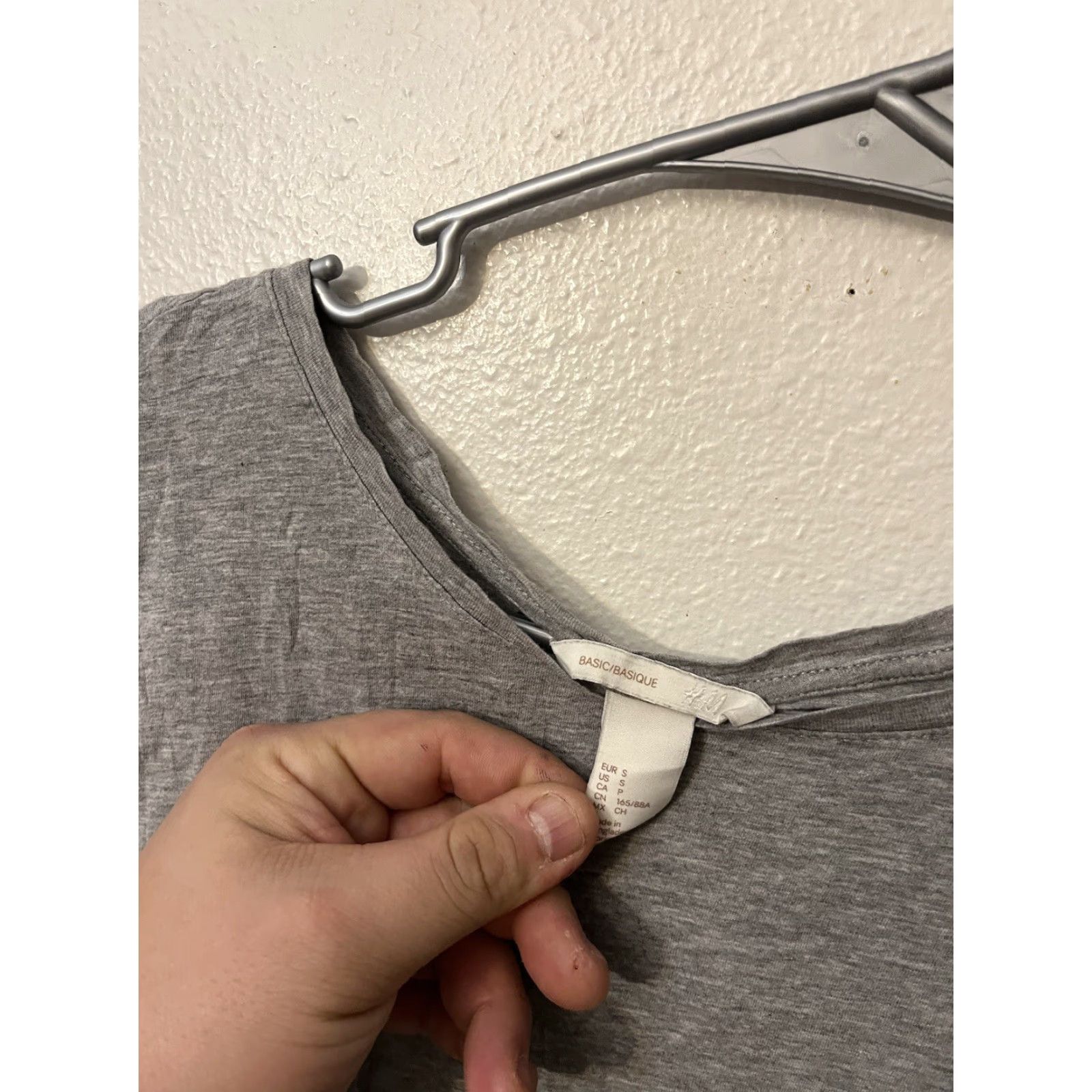 H&M H&M Basic Women’s Gray Short Sleeve T Shirt Size Small Casual Shirt Womens Small Gray Basic T-Shirt Size S / US 4 / IT 40 - 2 Thumbnail