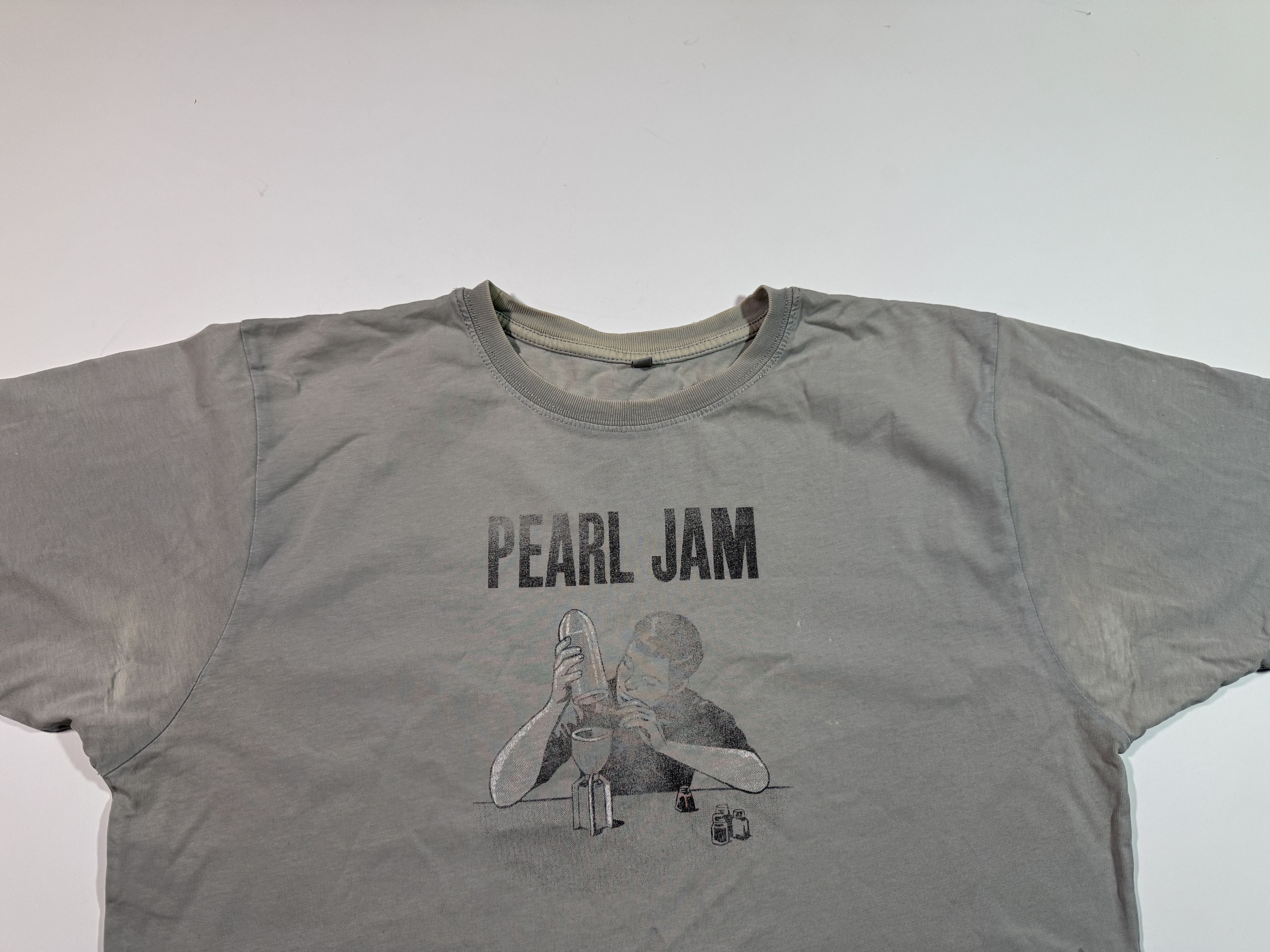 Band Tees × Vintage Pearl Jam 2012 Europe Tour Distressed T-shirt Size US M / EU 48-50 / 2 - 3 Thumbnail