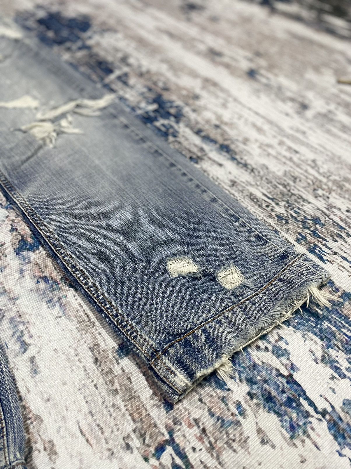 Dolce & Gabbana SS04 DOLCE&GABBANA DAVID BECKHAM DISTRESSED LIGHT WASH JEANS Size US 35 - 7 Thumbnail