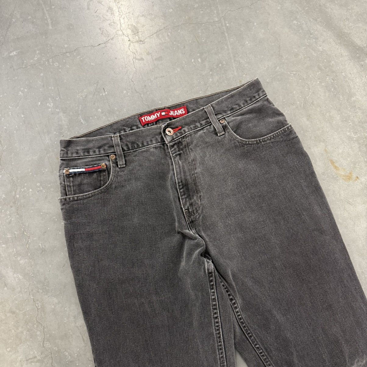 Tommy Hilfiger × Vintage Crazy Vintage Y2K Baggy Wide Leg Faded Black Tommy Jeans Size US 33 - 1 Thumbnail