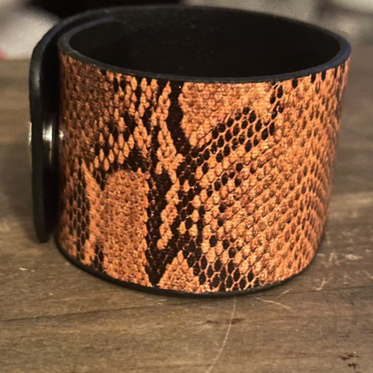 Other Orange snake print leather bracelet Size ONE SIZE - 7 Thumbnail