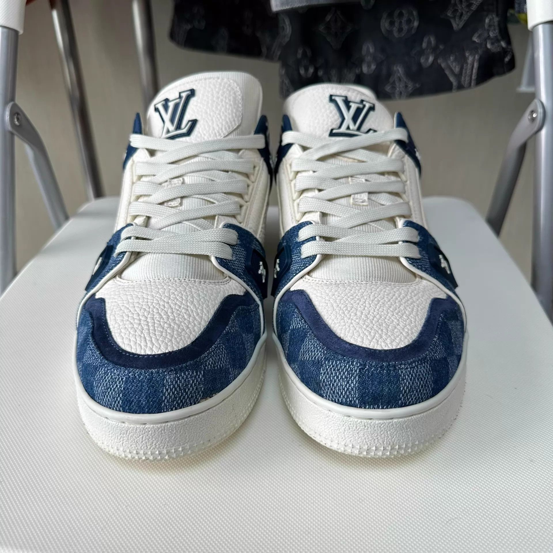 Louis Vuitton LOUIS VUITTON Trainer White Blue Unisex EU 43 Size US 10 / EU 43 - 2 Thumbnail