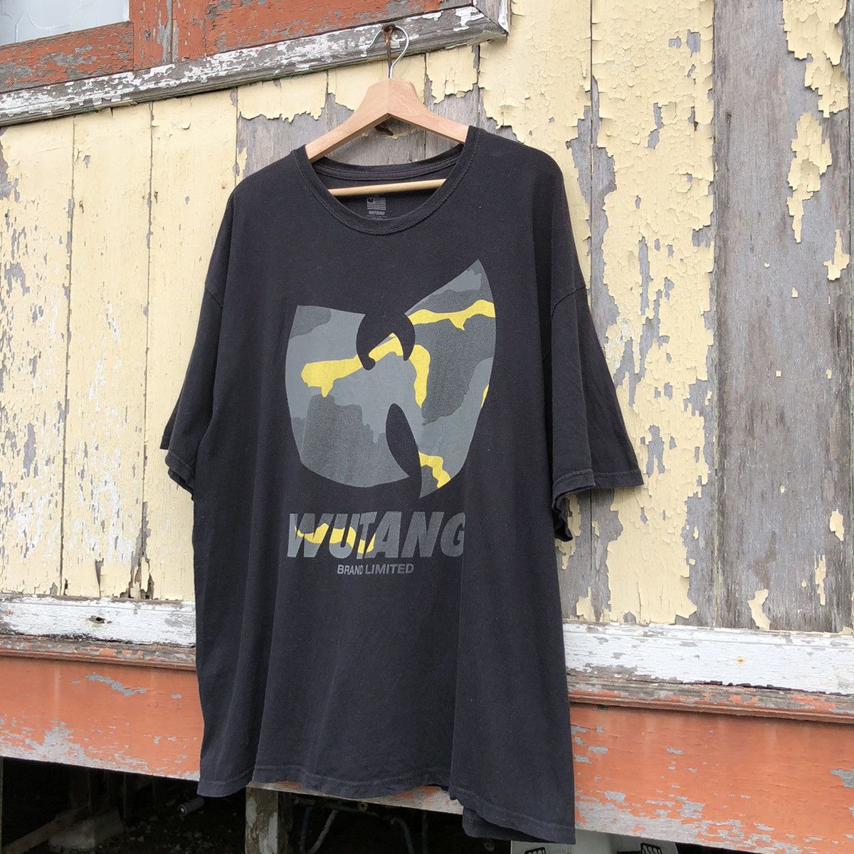 Band Tees 🔥Rare🔥 Wutang Brand Limited Big Saiz Tshirt Size US XXL / EU 58 / 5 - 2 Thumbnail
