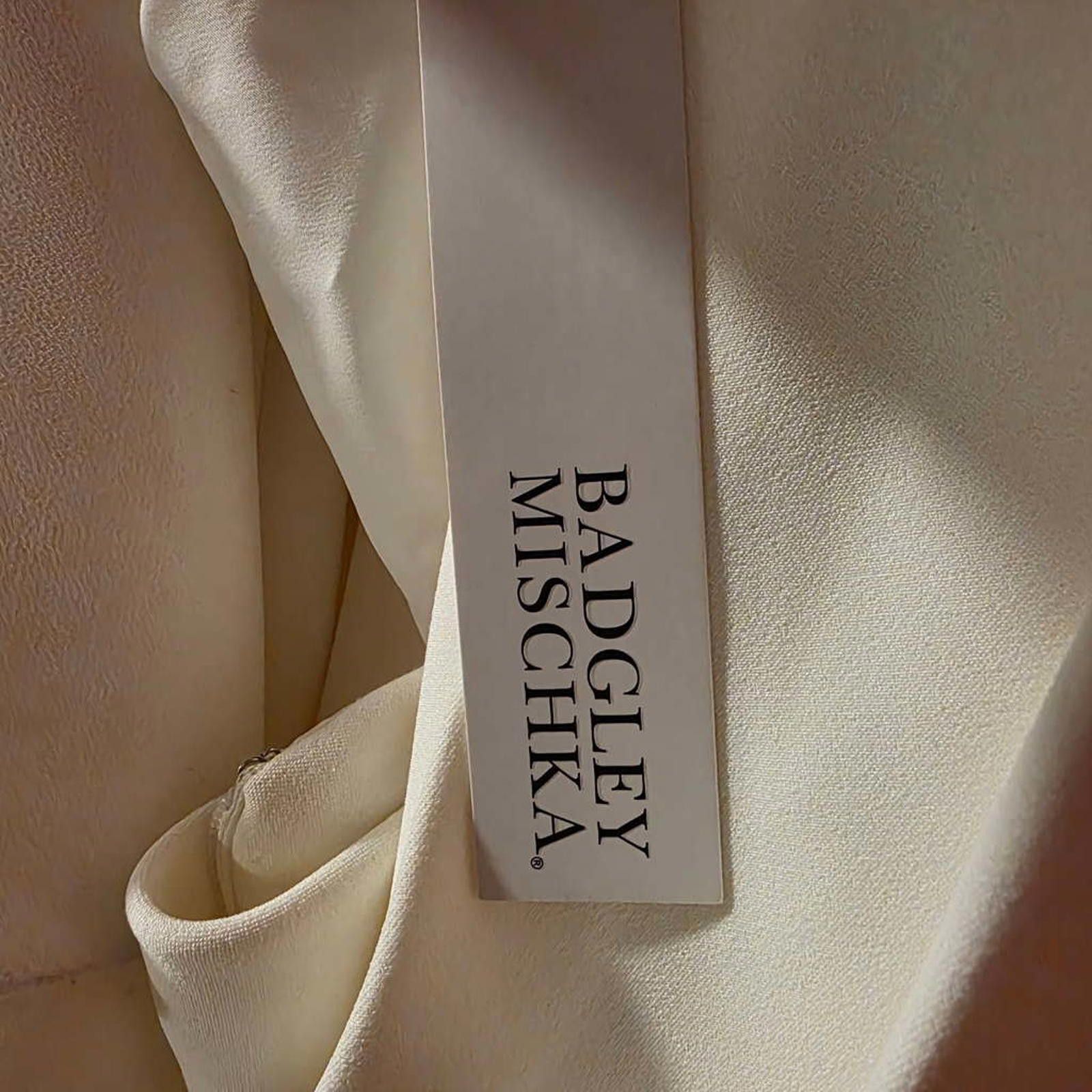 Other NWT Badgley Mischka Asymmetrical Gown Light Ivory Size 12 Size XL / US 12-14 / IT 48-50 - 11 Thumbnail