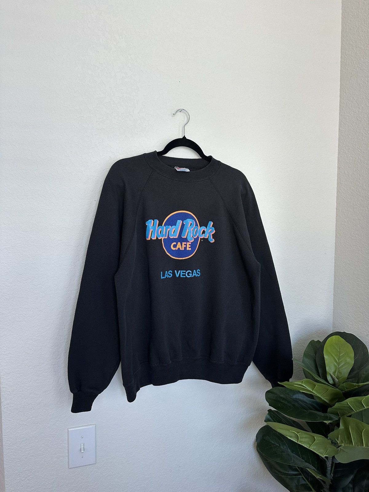 Hard Rock Cafe × Vintage Vintage 90s Hard Rock Cafe Crewneck Las Vegas Made In USA XL Size US XL / EU 56 / 4 - 1 Thumbnail