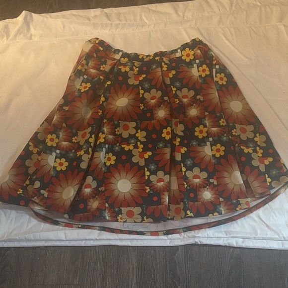 Other LulaRoe Retro Floral Pleated Skirt Green/Red 3XL Size 34" / US 12 / IT 48 - 1 Thumbnail