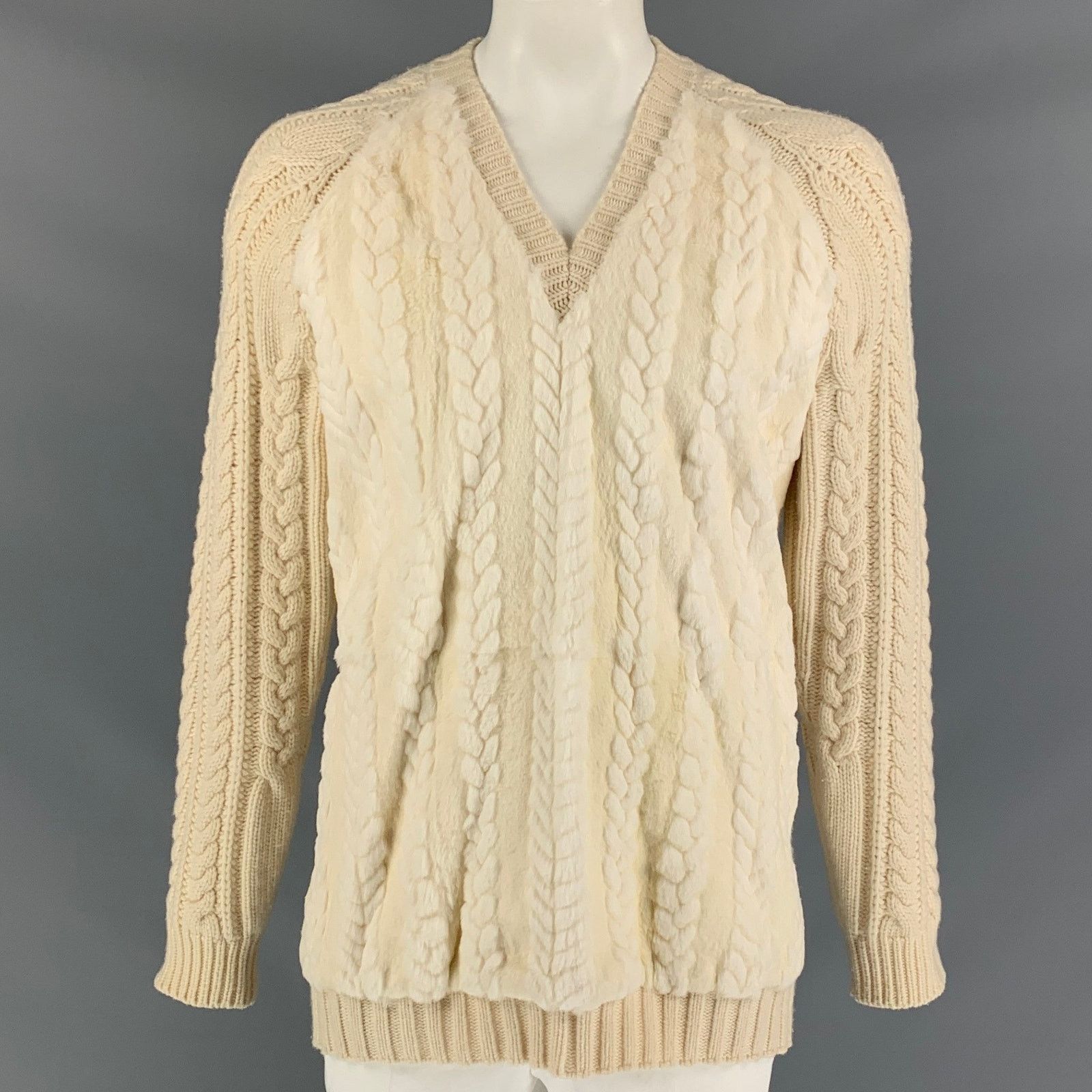 Burberry Prorsum XL Cream Cable Knit Wool / Cashmere V-Neck Sweater Size US XL / EU 56 / 4 - 1 Thumbnail
