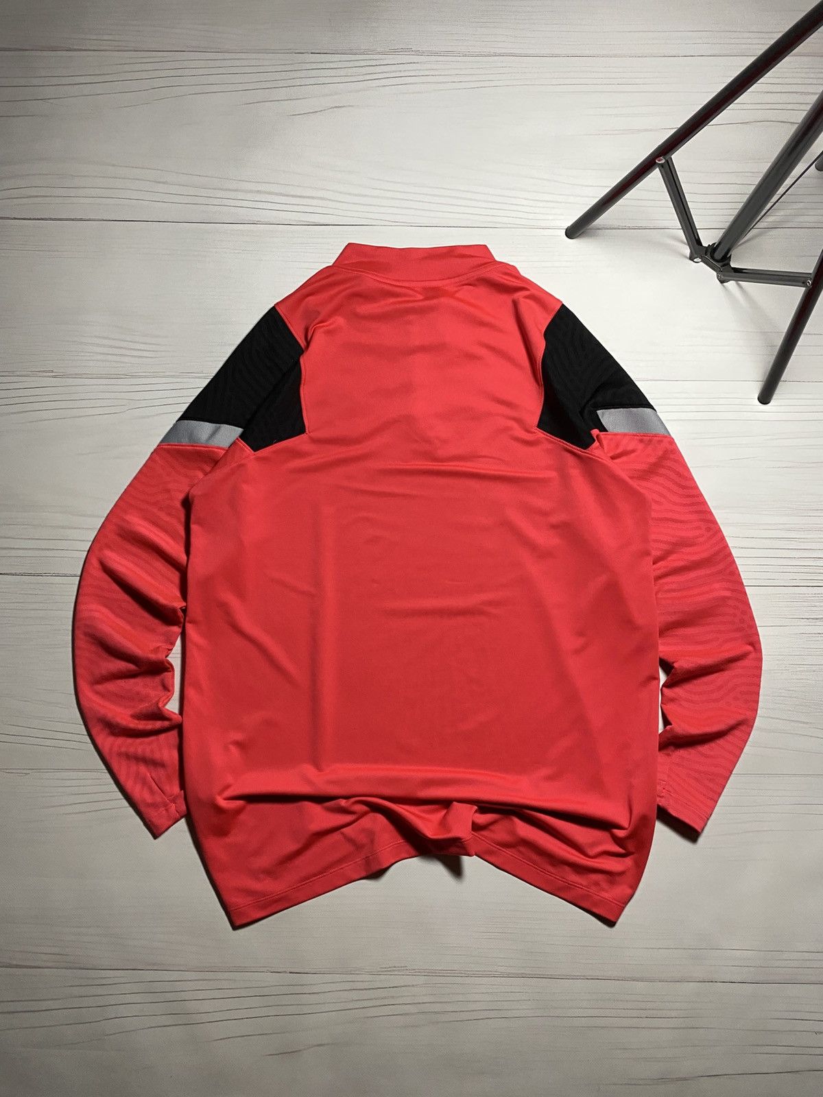 Nike Nike Liverpool 2020/21 training AXA soccer longsleeve jersey Size US L / EU 52-54 / 3 - 2 Thumbnail