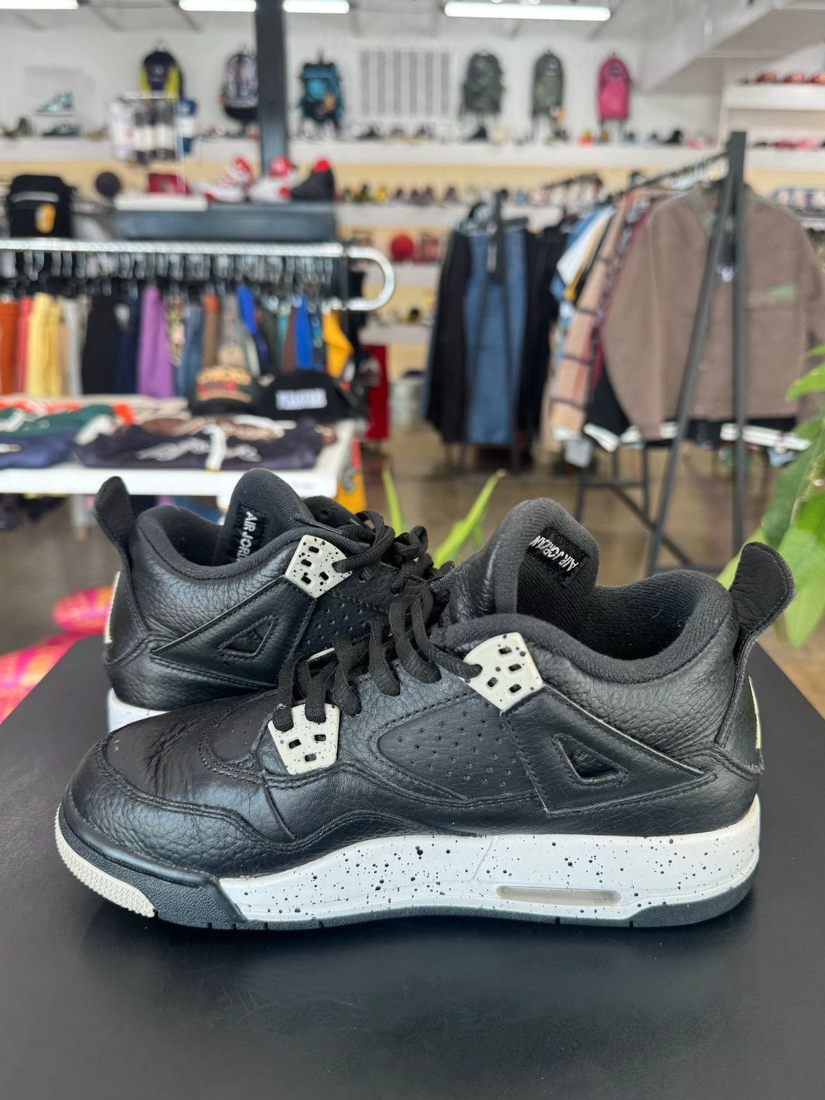 Jordan Brand Air Jordan 4 Oreo Sz. 5Y (2015) Size US 5 / EU 37 - 2 Thumbnail