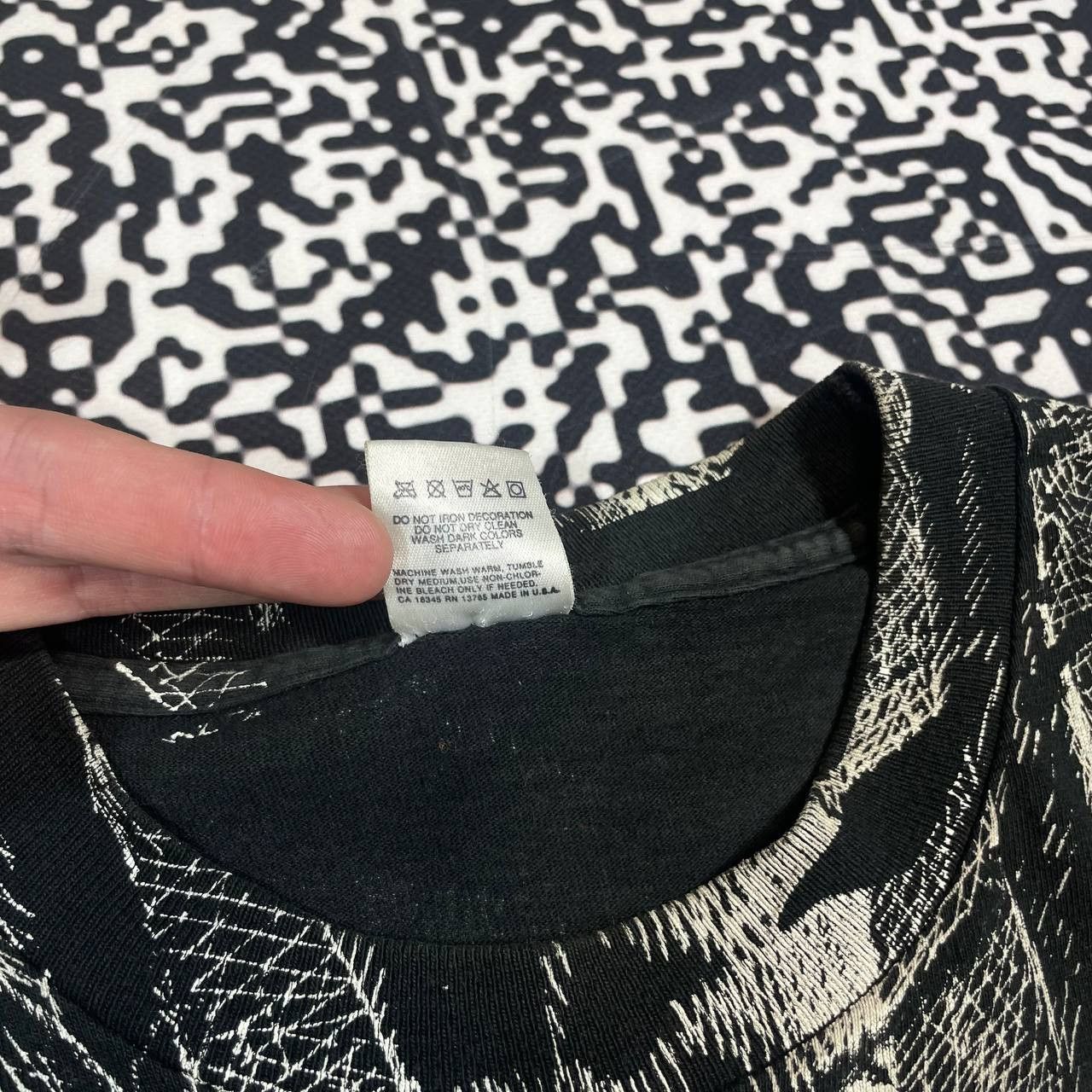 Vintage Vintage 1992 Wolf Harlequin Over Print T-shirt Faded Style Size US L / EU 52-54 / 3 - 10 Thumbnail