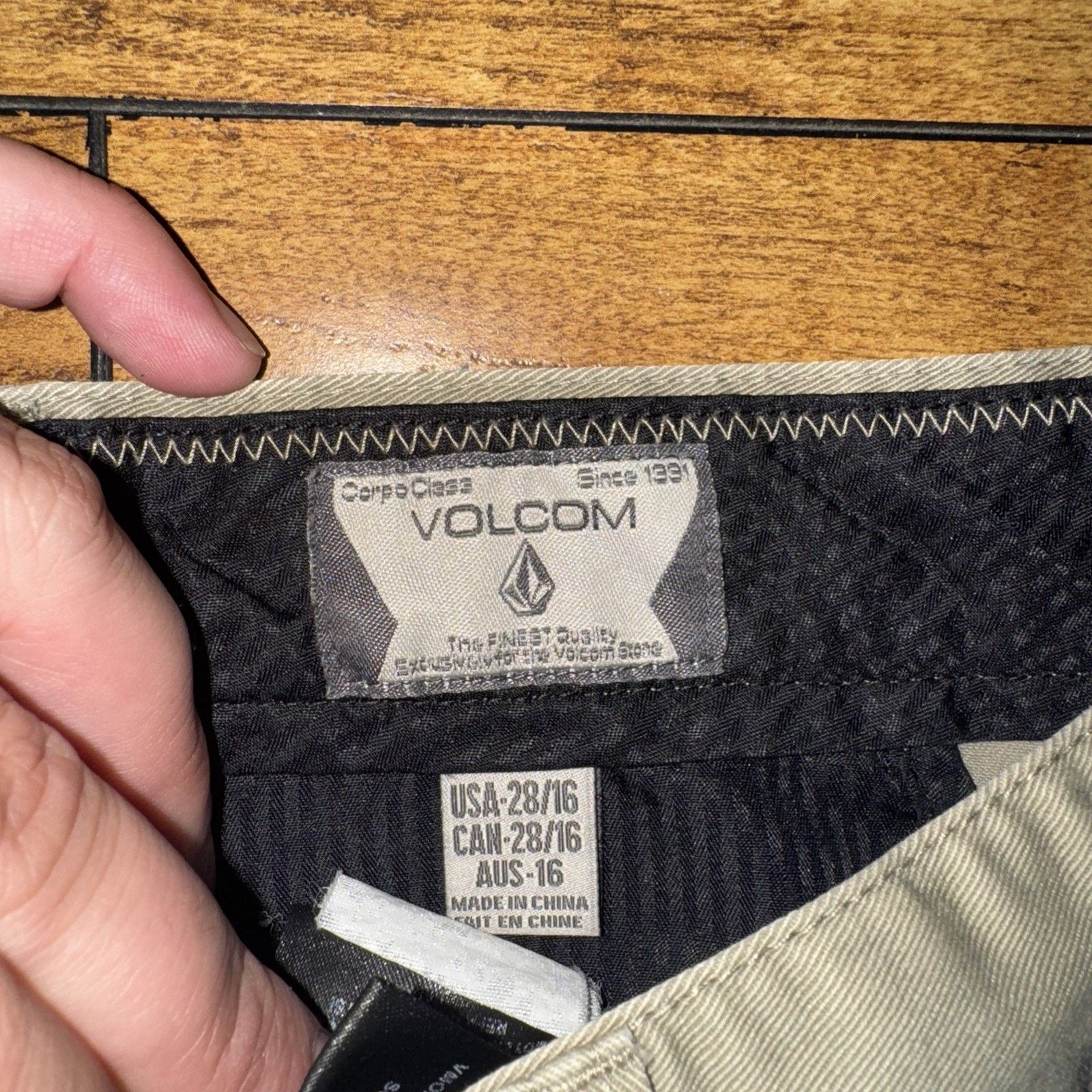 Vintage × Volcom Volcom Chino Shorts Tab 28x12 Size US 28 / EU 44 - 4 Thumbnail