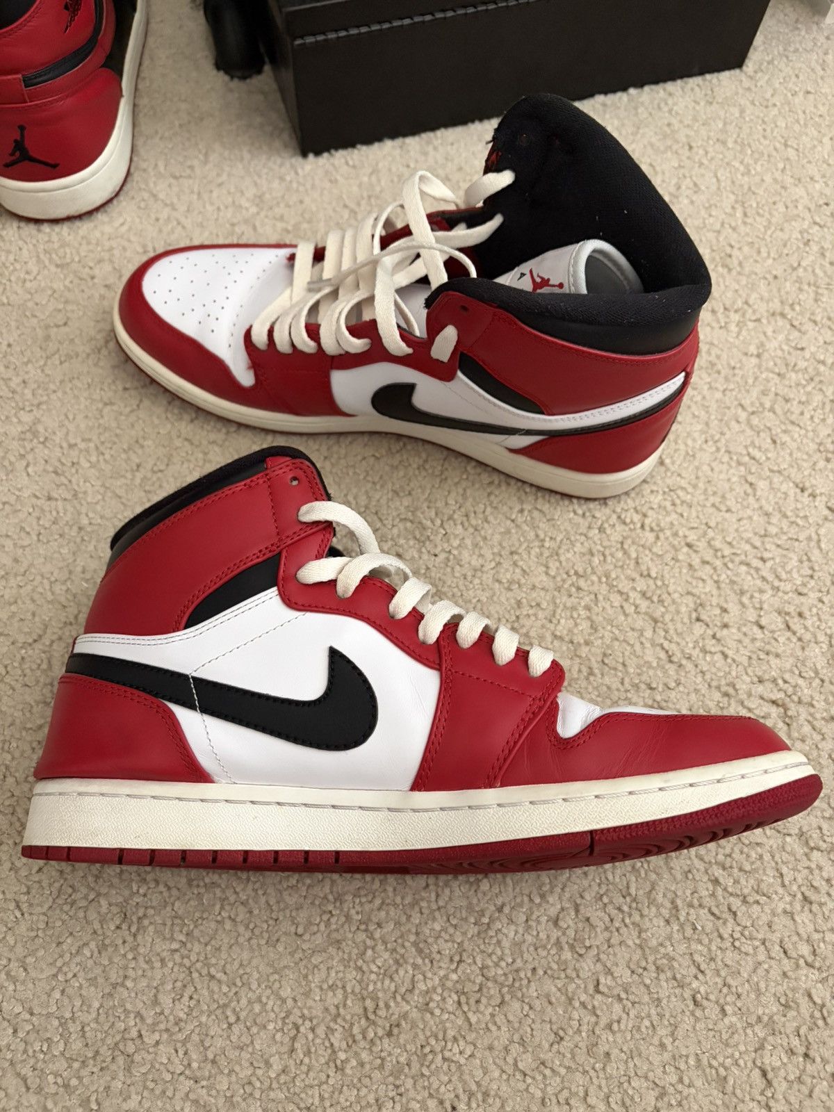 Jordan Brand Air Jordan 1 Retro High 2013 Chicago 2013 Size US 11 / EU 44 - 7 Thumbnail