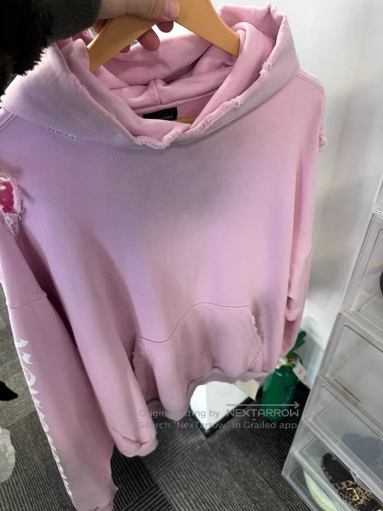 Balenciaga Balenciaga Pink old damaged Sanskrit letter printed long s Size US L / EU 52-54 / 3 - 1 Thumbnail