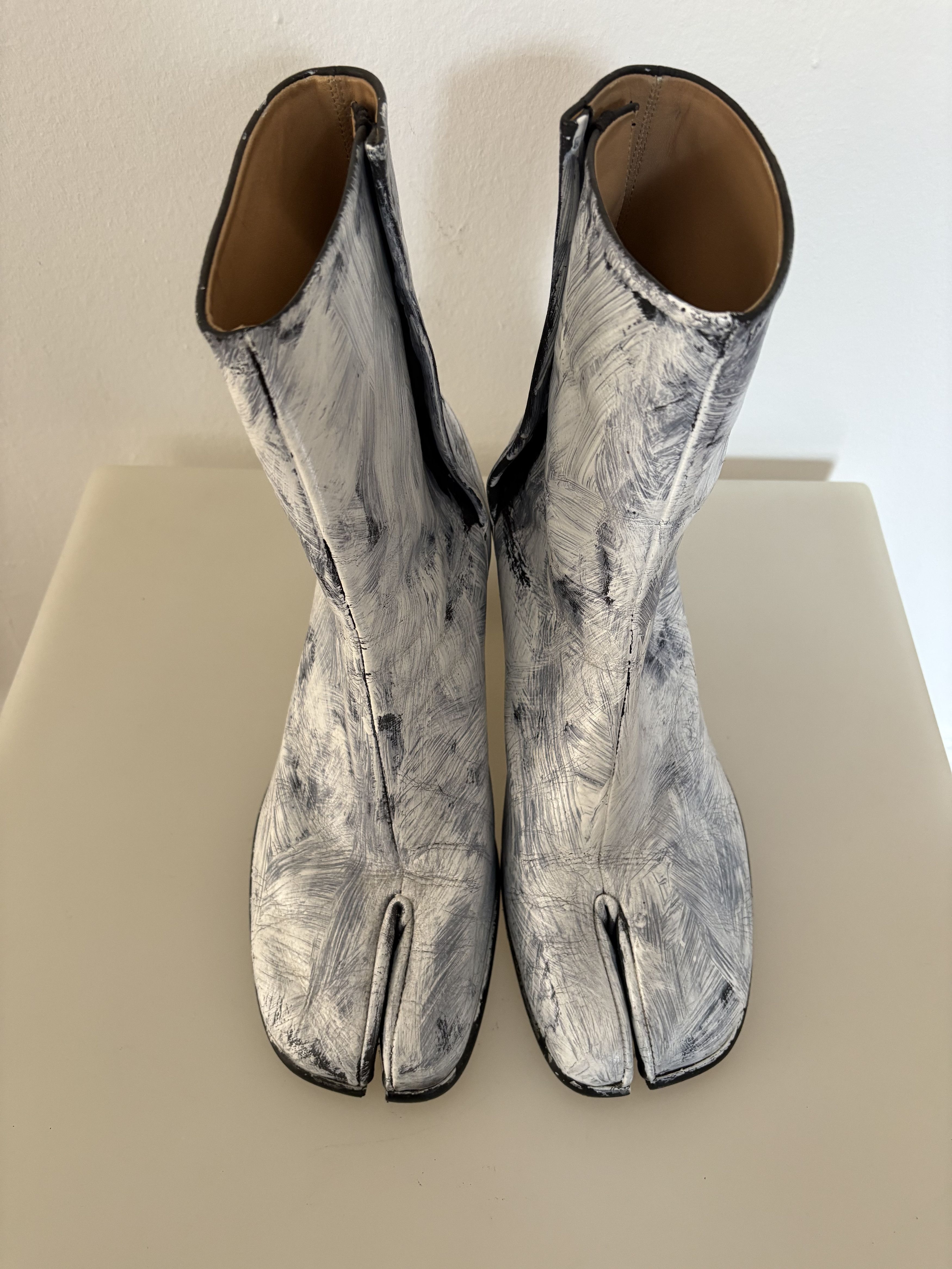 Maison Margiela Maison Margiela Painted White Tabi Boots Size US 11 / EU 44 - 2 Thumbnail