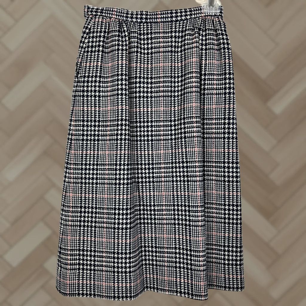 Pendleton VINTAGE Pendleton Skirt Womens 4 100% Wool Houndstooth Navy White Pockets Y2K 1980s Business Womens Size 27" / US 4 / IT 40 - 1 Thumbnail