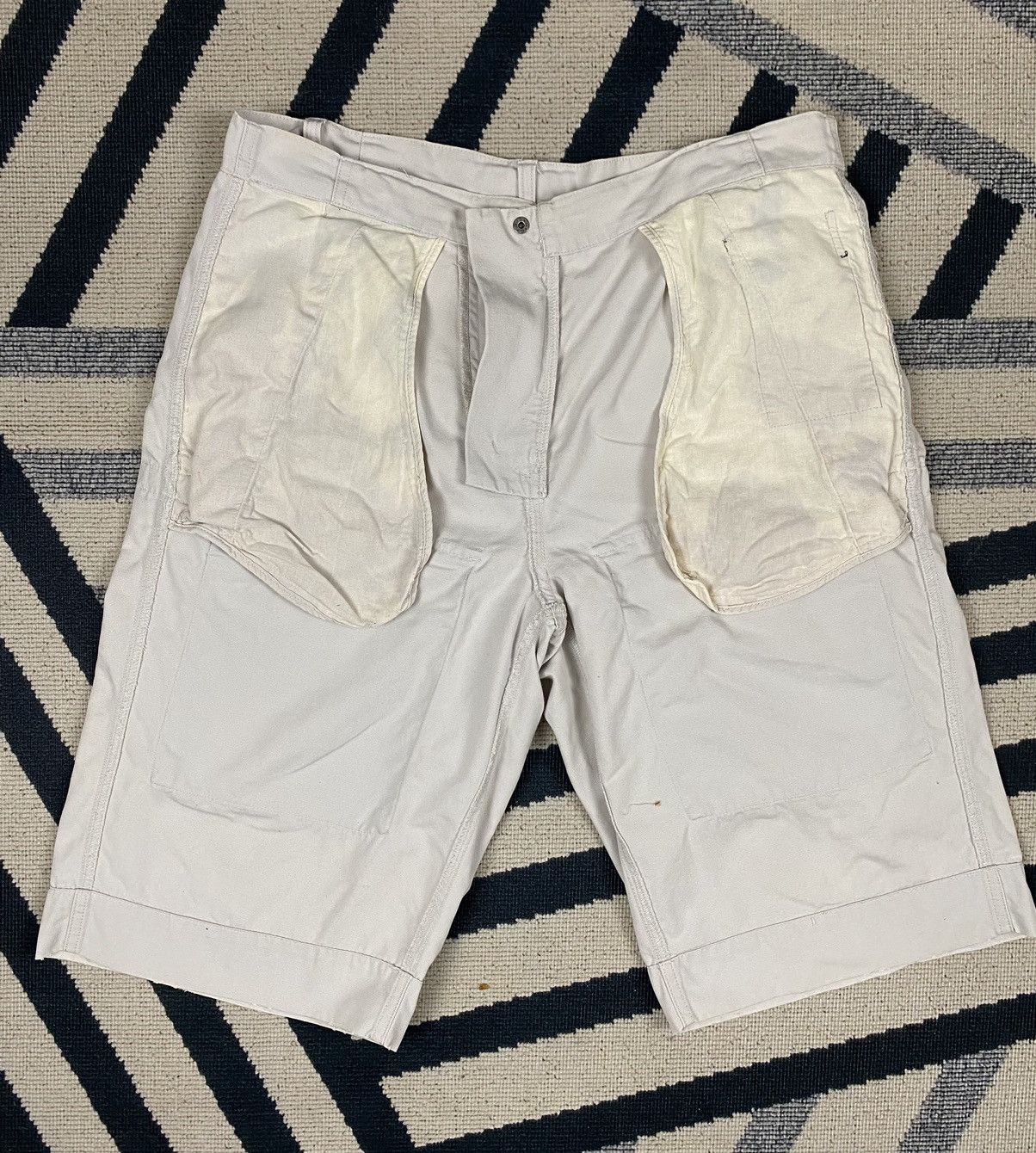 Armani Exchange Pre-loved Armani Exchange White Cargo Shorts Size US 30 / EU 46 - 7 Thumbnail