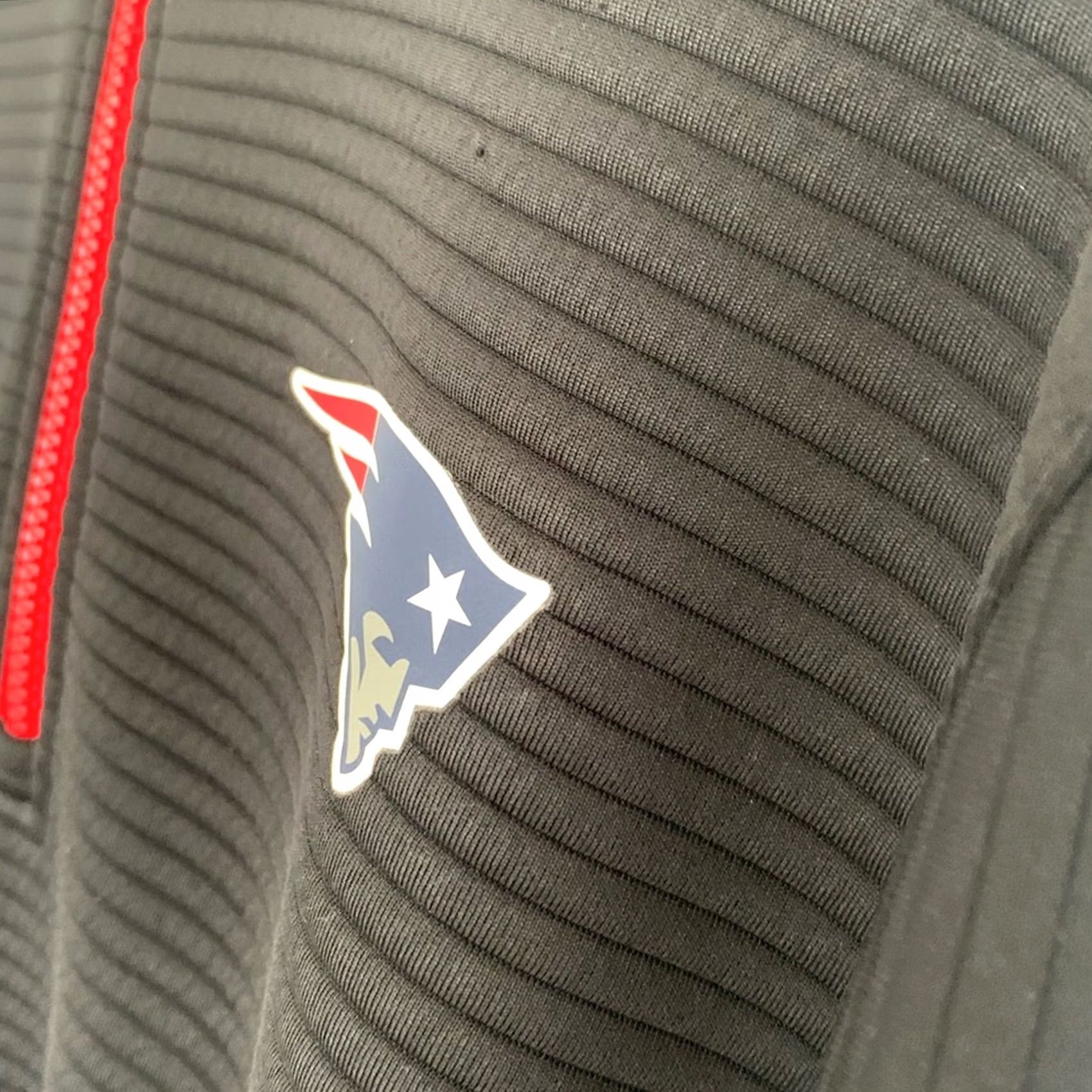 NFL MENS NFL NEW ENGLAND PATRIOTS QUARTER ZIP TX3 WARM SWEATSHIRT SIZE LARGE BLACK Size US L / EU 52-54 / 3 - 2 Thumbnail