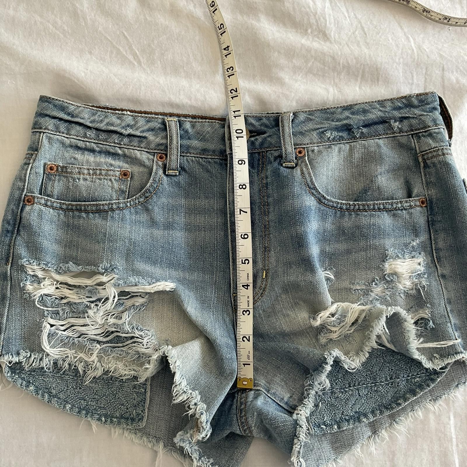 American Eagle Outfitters American Eagle hi rise festival distressed denim shorts 12 Size 34" / US 12 / IT 48 - 7 Thumbnail