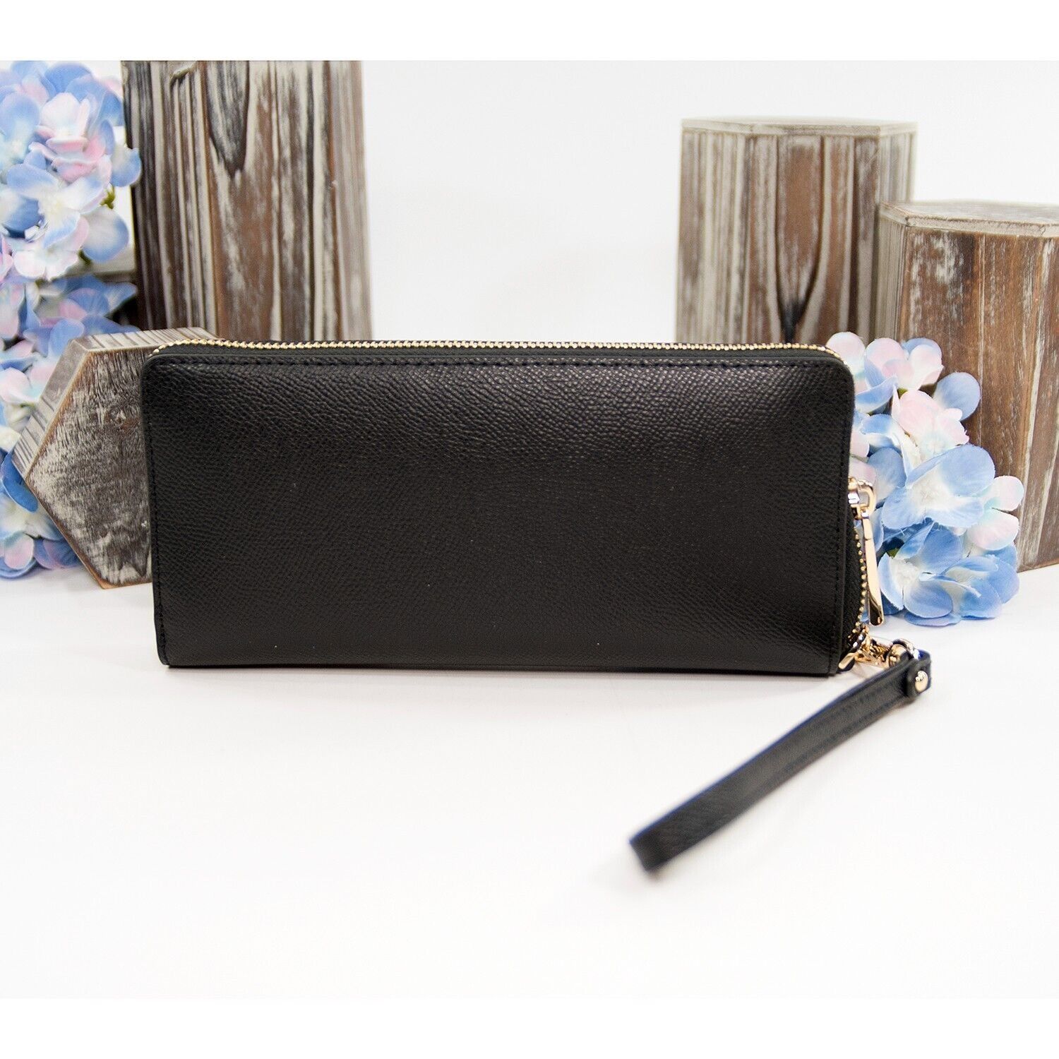 Michael Kors Michael Kors Black Leather Zip Around Travel Wallet NWT Size ONE SIZE - 4 Thumbnail