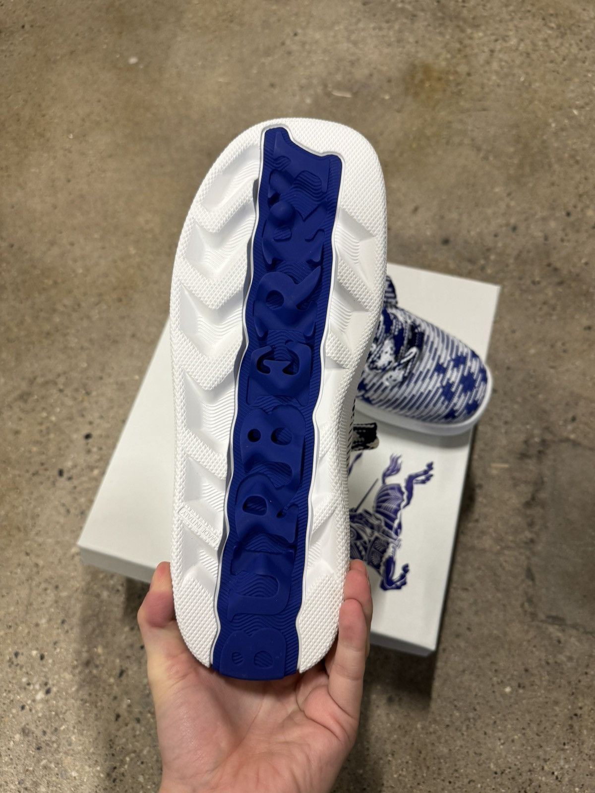 Burberry Burberry Check Knit Box Sneaker 950$ NEW Size US 9 / EU 42 - 4 Thumbnail