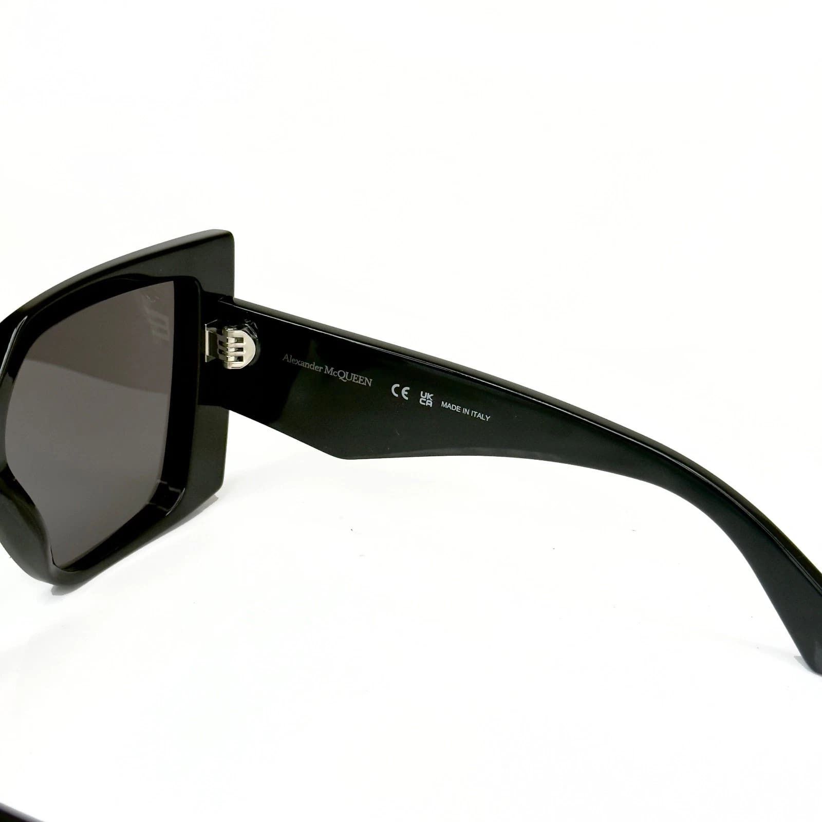 Alexander McQueen ALEXANDER MCQUEEN AM0467S 0467 Black Angular Sunglasses 001 Size ONE SIZE - 8 Thumbnail