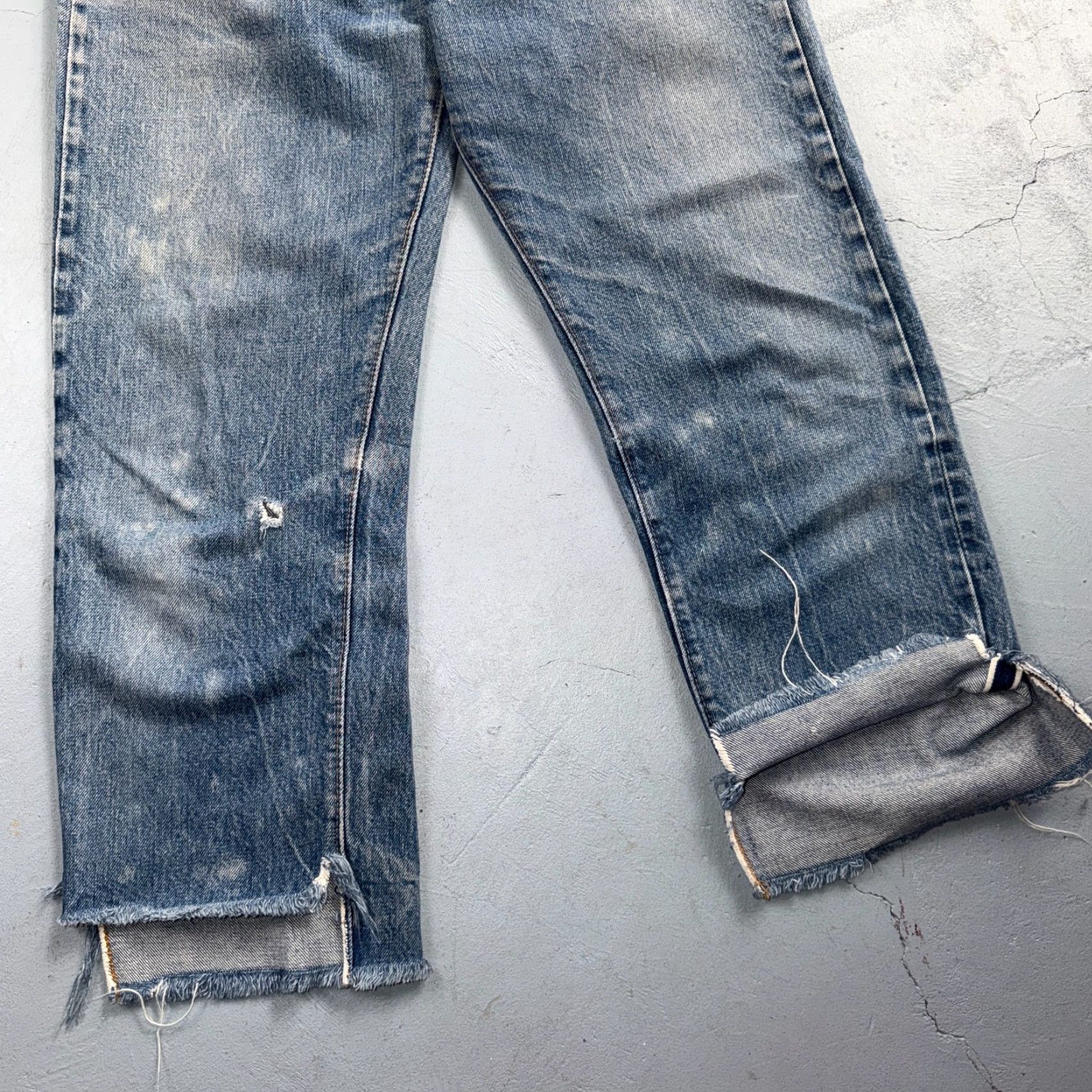 Levi's Levis 501 Jeans Vintage 80s Light Wash Button 5-Pocket Denim USA Mid Rise Classic Fit Men 28x25 Blue Distressed 30x31 Model Levi's 501 Series Size US 28 / EU 44 - 3 Thumbnail