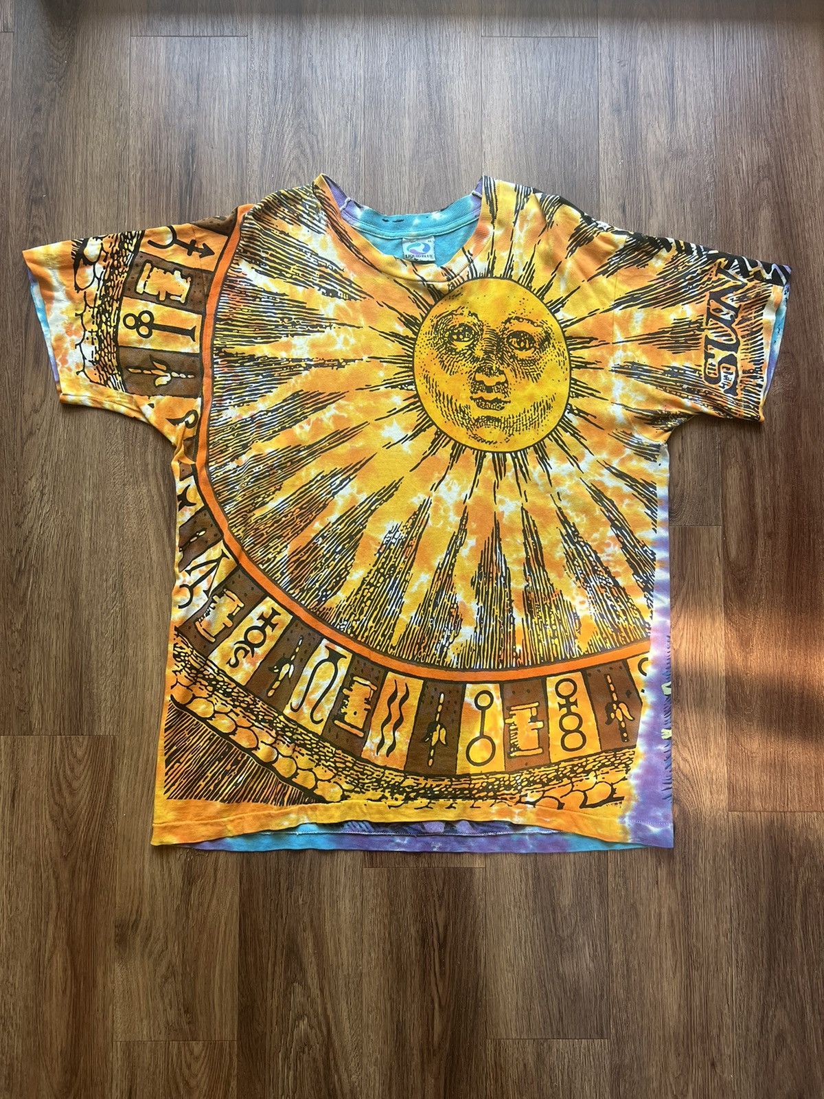 Liquid Blue Vintage 1992 Liquid Blue Sun And Moon Shirt Size US XL / EU 56 / 4 - 1 Thumbnail