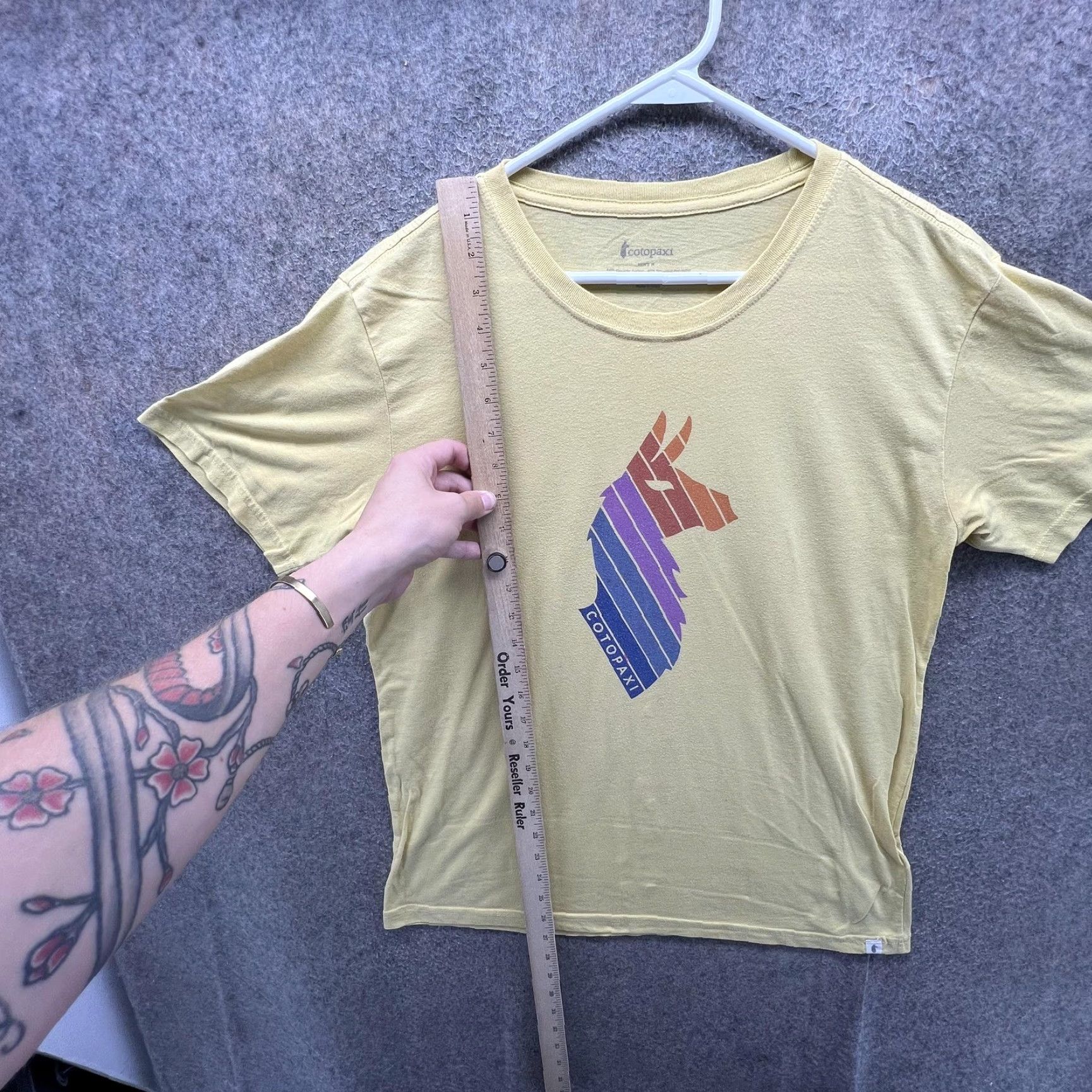 Cotopaxi Cotopaxi Shirt Mens Medium Yellow Llama Logo Graphic Tee Tagless Outdoor Casual Size US M / EU 48-50 / 2 - 5 Thumbnail