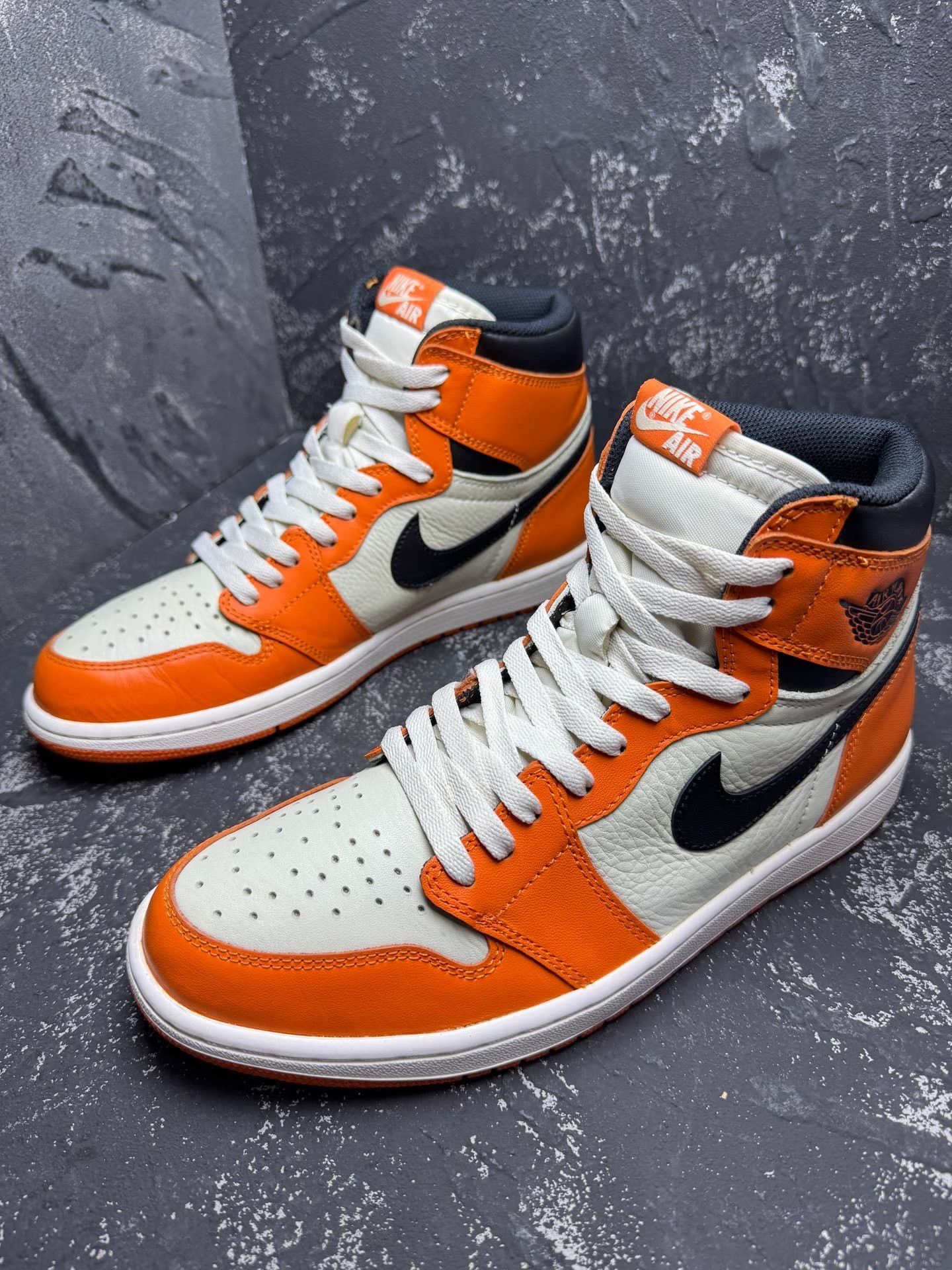 Nike Nike White Lowtop Sneakers 10.5 Men Size US 10.5 / EU 43-44 - 1 Thumbnail