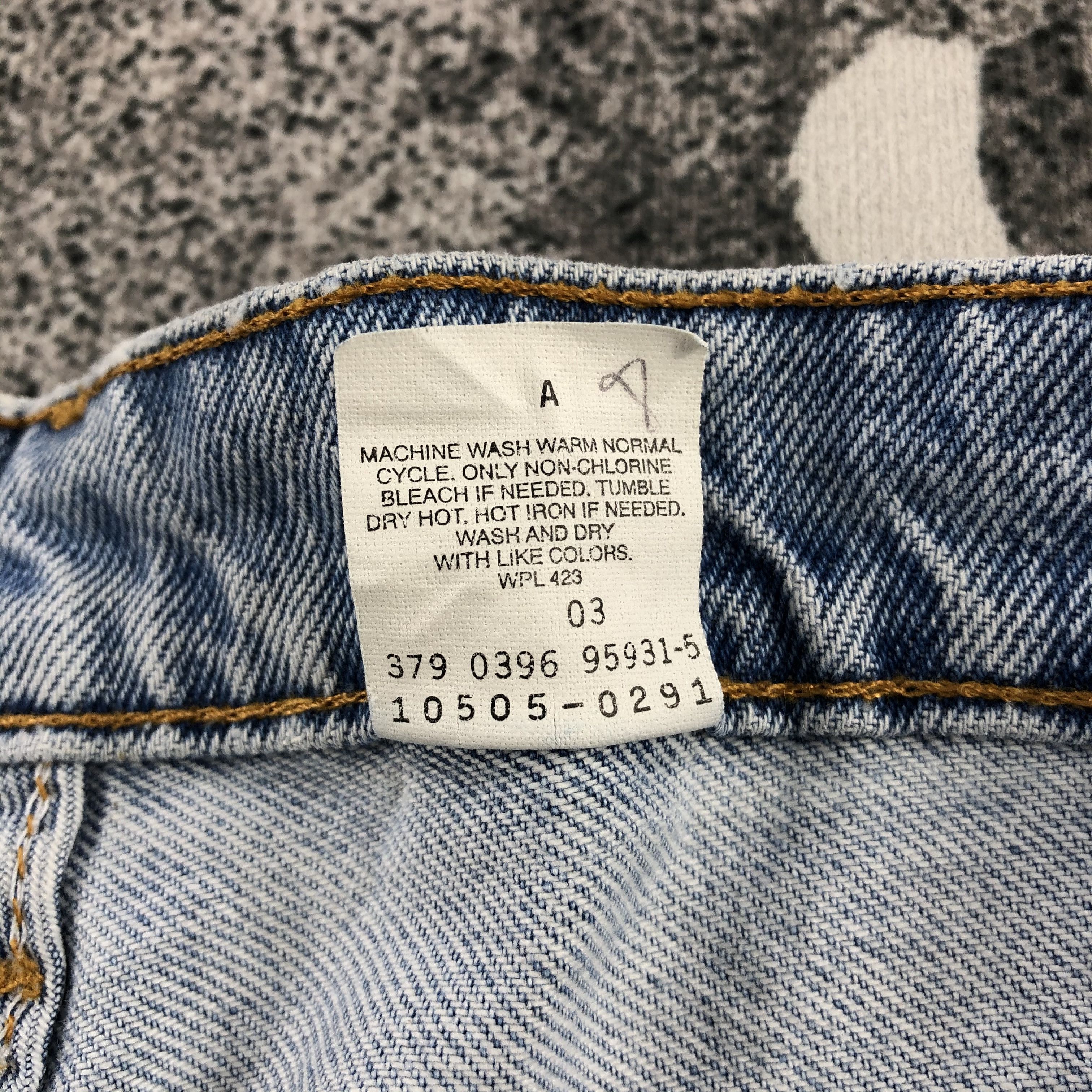 Levi's Vintage 90s Levis 505 Jeans Medium Wash Denim KJ940 Size US 29 - 12 Thumbnail