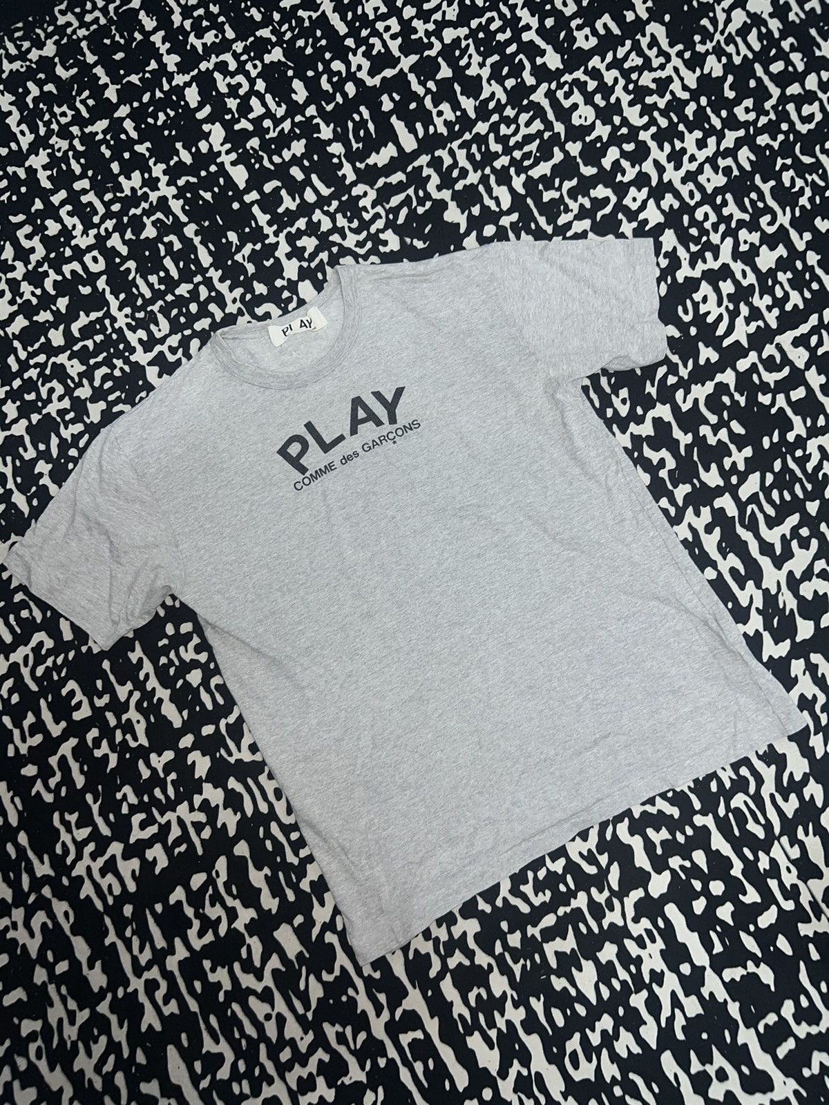 Comme des Garcons PLAY Commes Des Garcon Play Size US L / EU 52-54 / 3 - 1 Thumbnail
