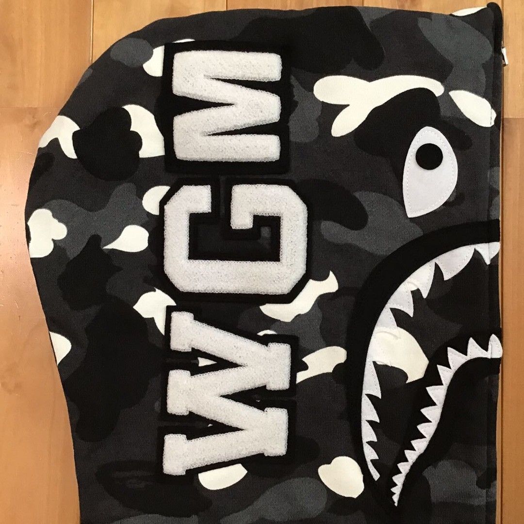 Bape 💫Glow in the dark💫 BAPE City camo shark full zip hoodie APE Size US M / EU 48-50 / 2 - 5 Thumbnail