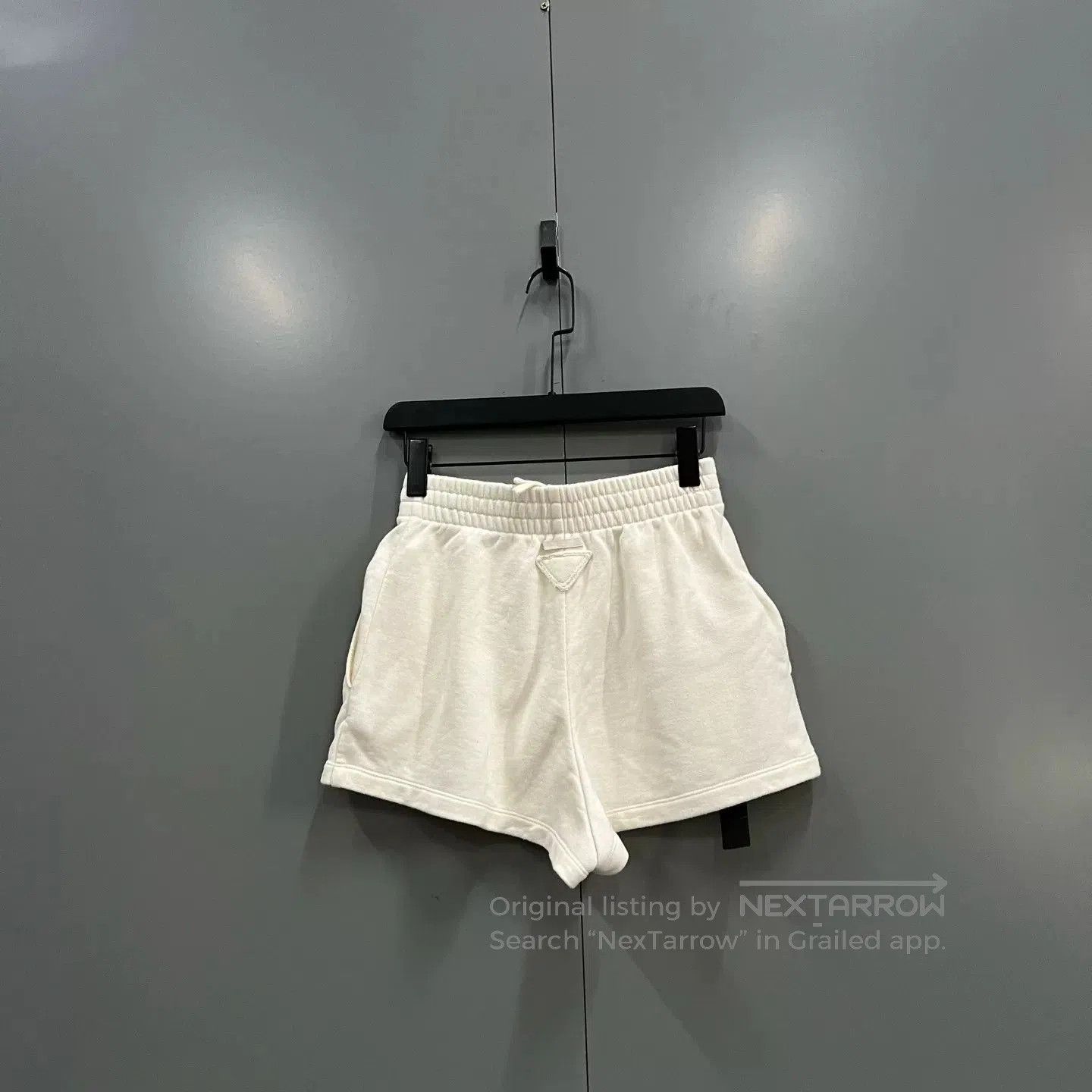 Prada PRADA Solid Elastic Waist Shorts. Size US 26 / EU 42 - 2 Thumbnail