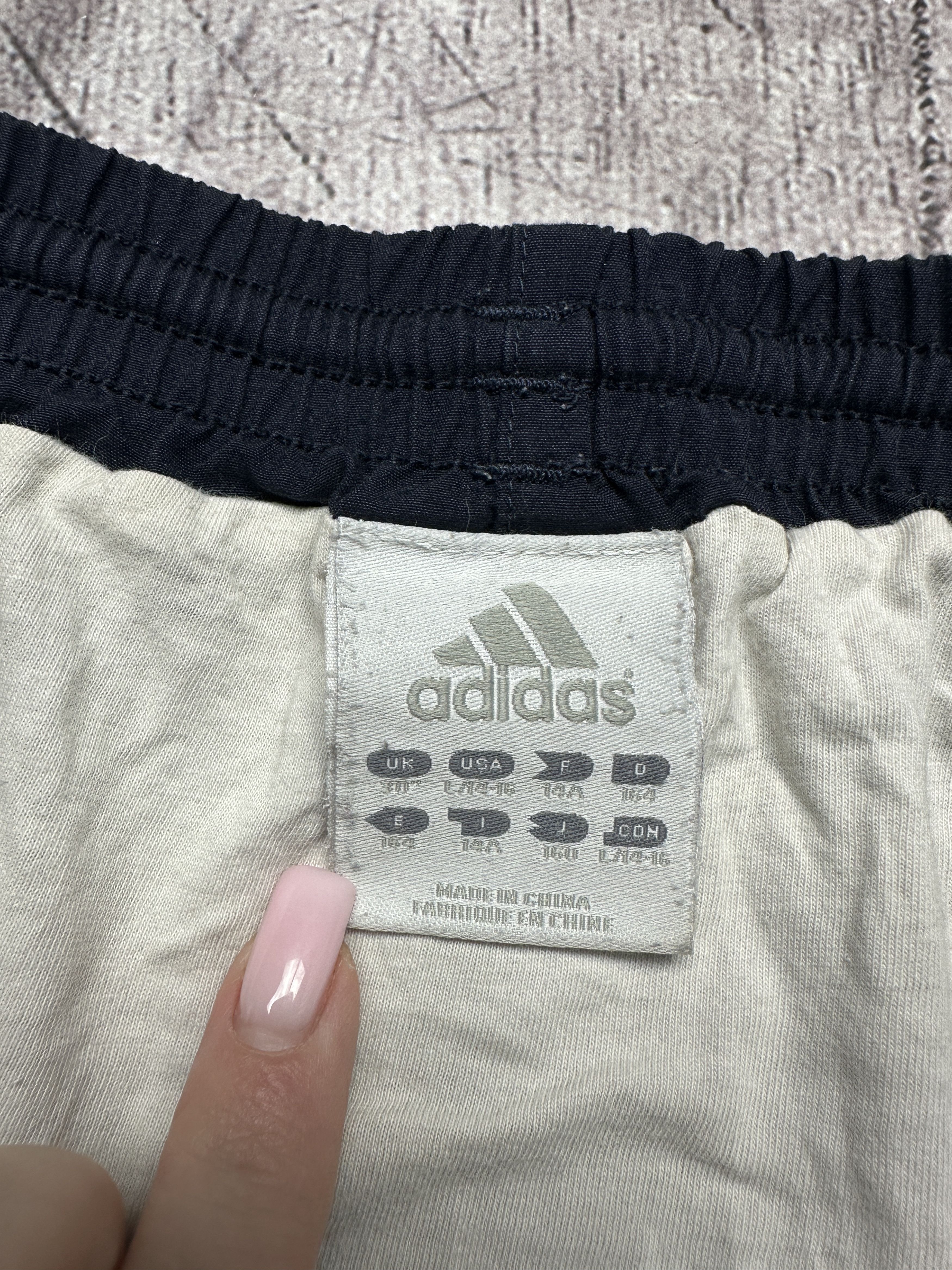 Adidas Adidas Vintage Mens Nylon Shorts Size US 30 / EU 46 - 5 Thumbnail