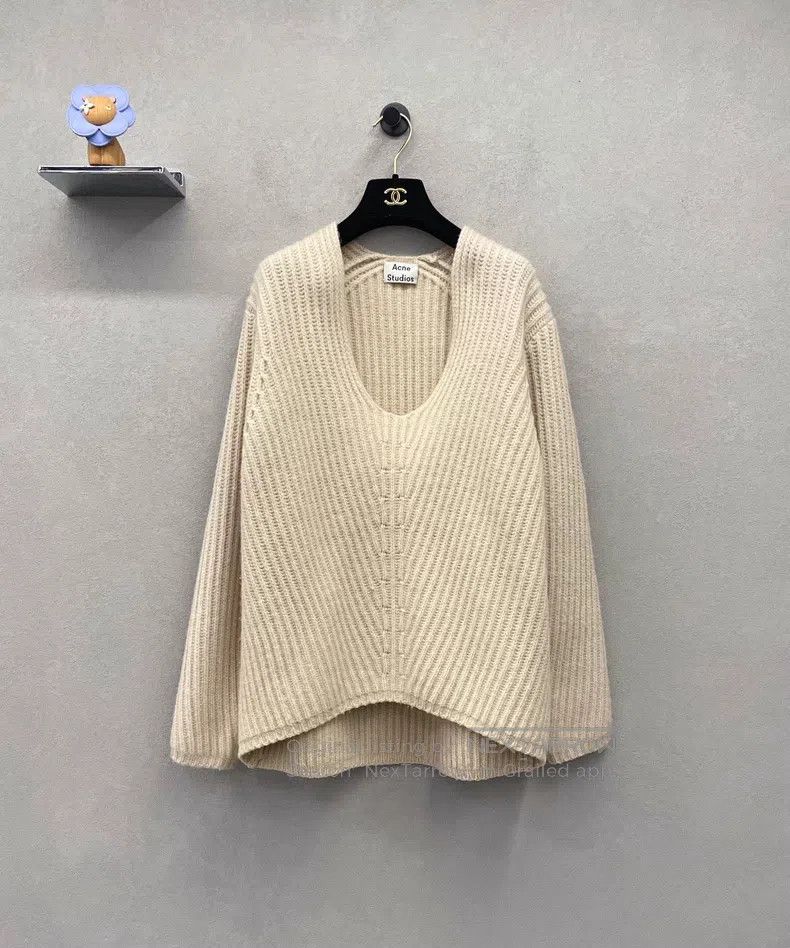 Acne Studios Acne Studios Beige V-neck wool knit, front shorter than ba Size S / US 4 / IT 40 - 1 Thumbnail