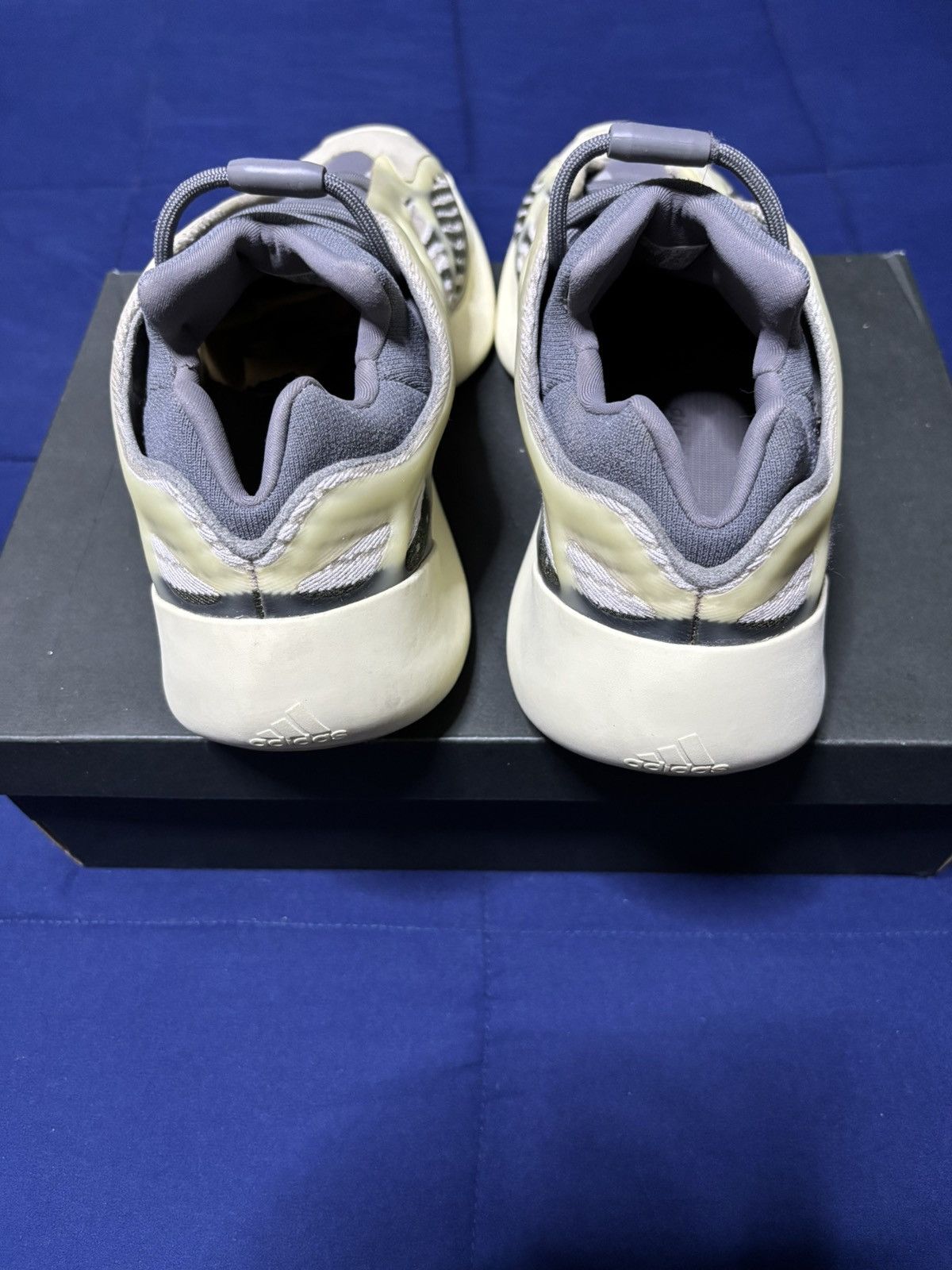 Adidas Adidas Yeezy 700 V3 Fade Salt 2022 Size 11 Size US 11 / EU 44 - 4 Thumbnail