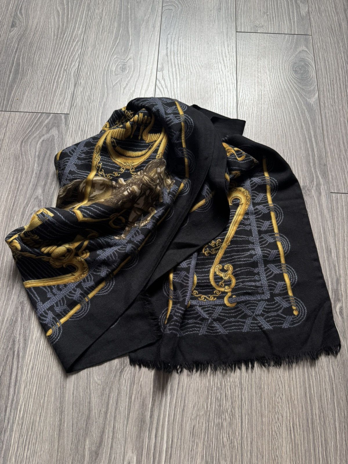 Hermes Hermès Les Cavaliers d'or Black/Gold Cashmere/Silk scarf OS Size ONE SIZE - 17 Thumbnail