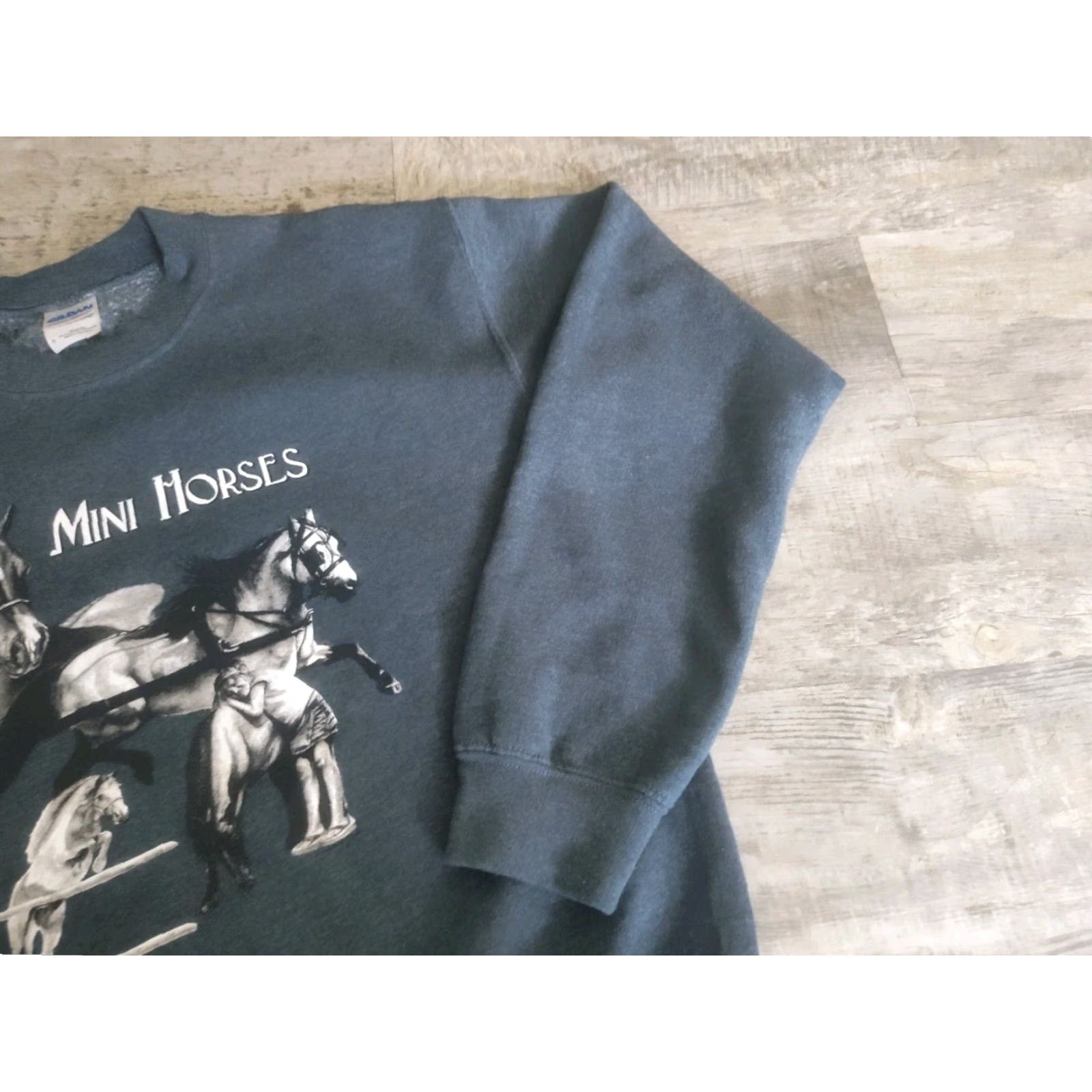 Gildan Gildan Mini Horses Crewneck Fleece Sweatshirt Graphic Size Small EUC Size S / US 4 / IT 40 - 2 Thumbnail