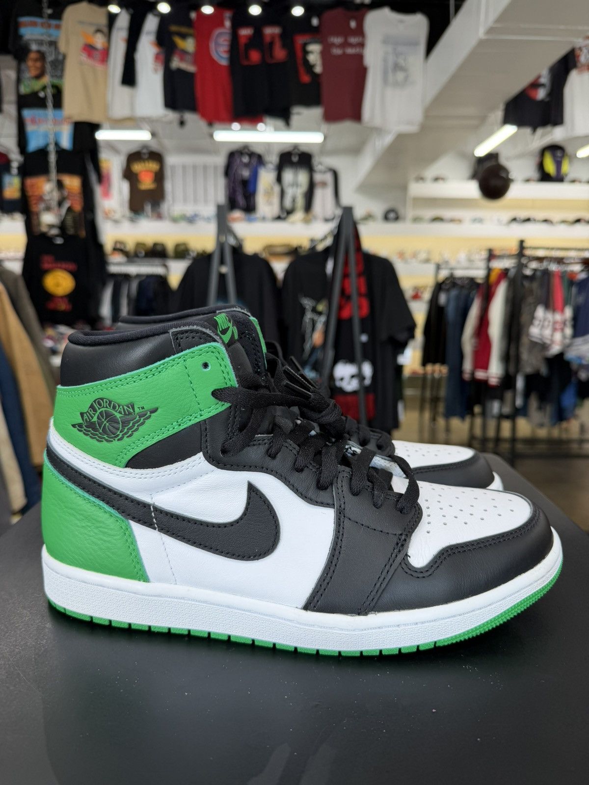 Jordan Brand Air Jordan 1 High Lucky Green Size 9 (2023) Size US 9 / EU 42 - 6 Thumbnail