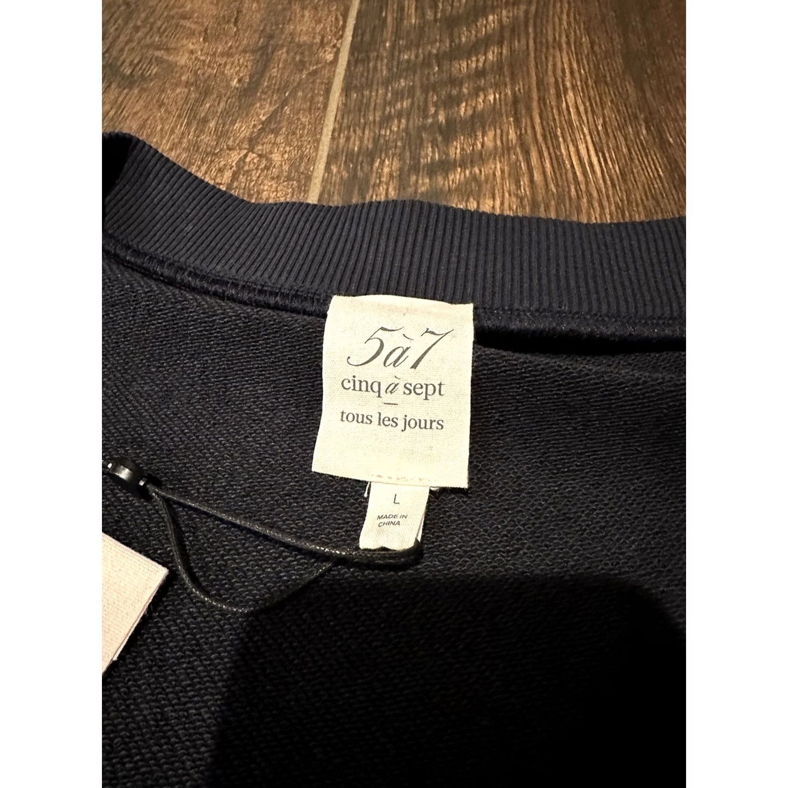 Cinq a Sept VINTAGE NWT Cinq a sept sweater Kathy Pullover Navy Bow L Womens Pullover Bow Blue Size L / US 10 / IT 46 - 6 Thumbnail