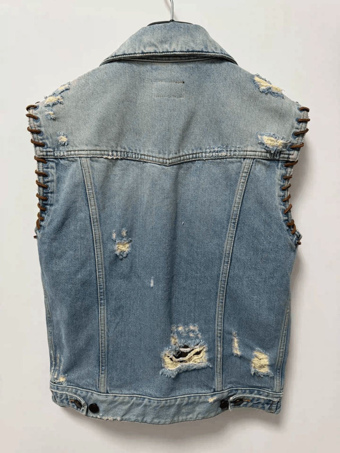 Saint Laurent Paris Saint Laurent Paris 19SS Distressed Sleeveless Denim Jacket Size US XS / EU 42 / 0 - 4 Thumbnail