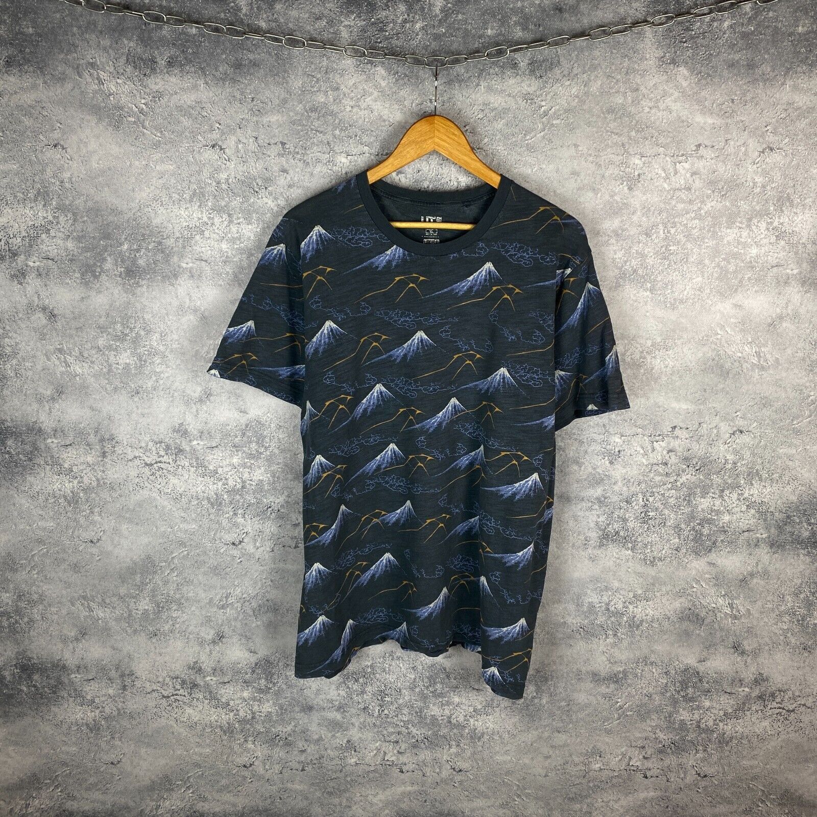 Uniqlo Uniqlo Hokusai Blue Tee Men's Size XL Blue Short Sleeve ` Size US XL / EU 56 / 4 - 1 Thumbnail