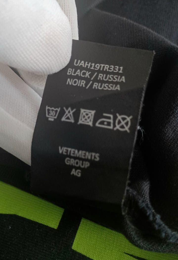 Vetements Vetements FW19 Black Russia Patchwork Hoodie Size US L / EU 52-54 / 3 - 13 Thumbnail