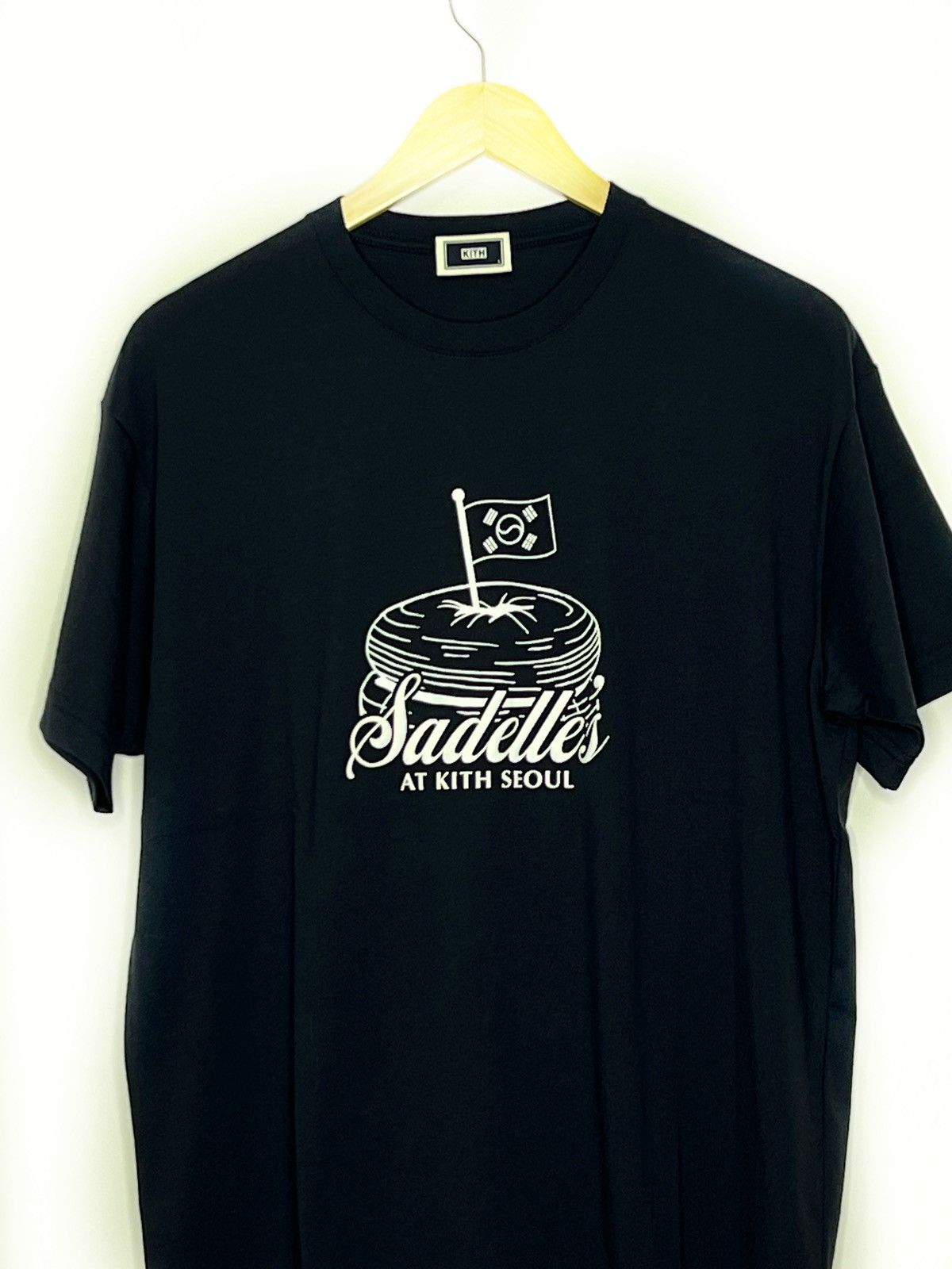 Kith × Vintage Kith Sadelle’s Seoul Flag Tee Size US S / EU 44-46 / 1 - 3 Thumbnail