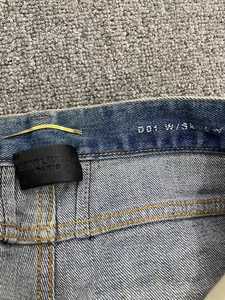 Saint Laurent Paris Saint Laurent Paris Blue Washed Cut and Worn Denim Jeans i Size US 26 / EU 42 - 6 Thumbnail