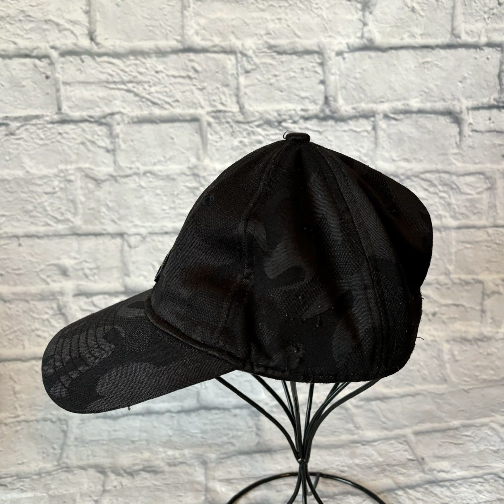 Vintage YUMS Camouflage Hat Mens Adjustable Strapback Black Camo Cap Woodlands Skate Graffiti Metal Face Shiny Cap Size ONE SIZE - 4 Thumbnail
