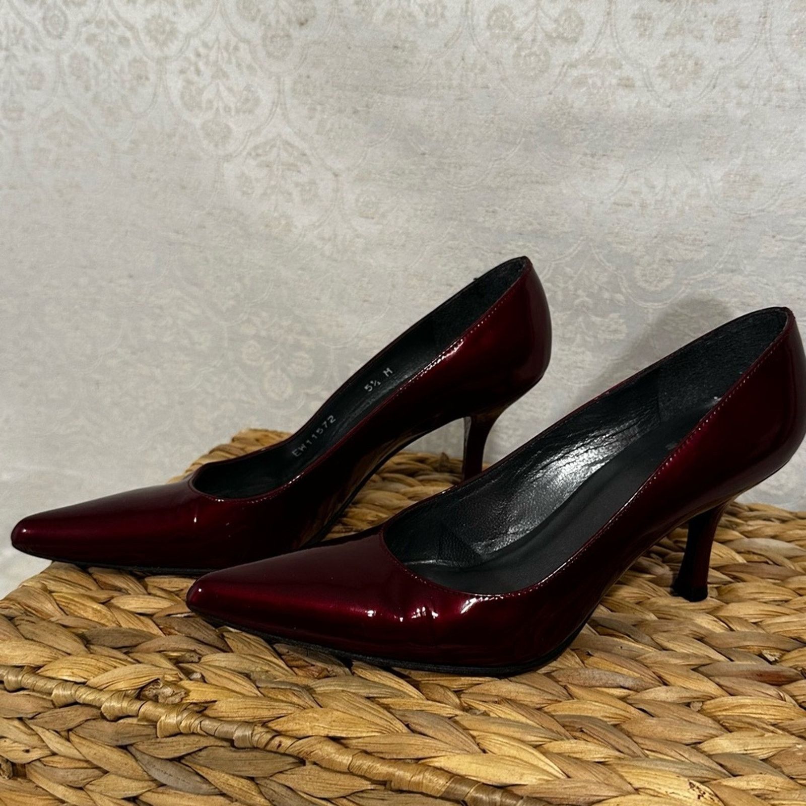 Stuart Weitzman Vintage Stuart Weitzman Burgundy Patent Leather Pointed Toe Size US 5.5 / IT 35.5 - 3 Thumbnail