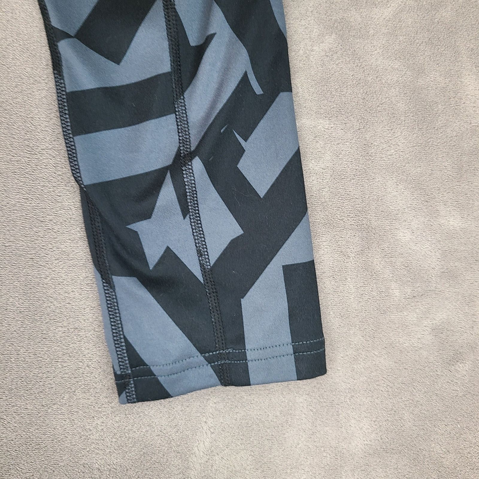 Nike Nike Pro Combat Women's L Graphic Leggings Black/Gray Size 25" / US 0 / IT 36 - 18 Thumbnail