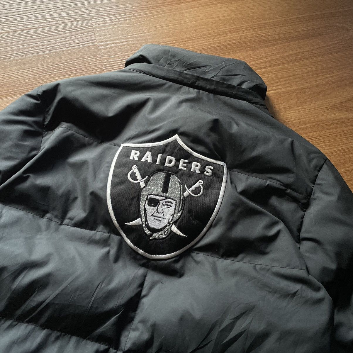 Reebok REBOOK NFL OAKLAND RAID3RS PUFFY PUFFER BLACK JACKET!! Size US M / EU 48-50 / 2 - 5 Thumbnail
