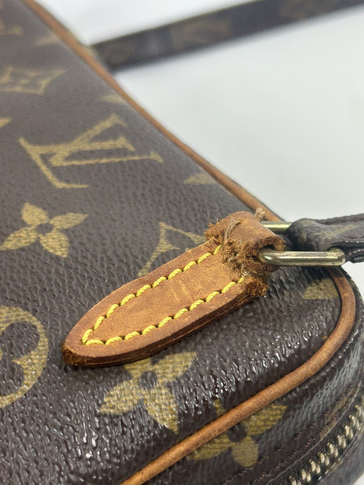 Louis Vuitton Louis Vuitton Monogram Crossbody Bag Size ONE SIZE - 5 Thumbnail